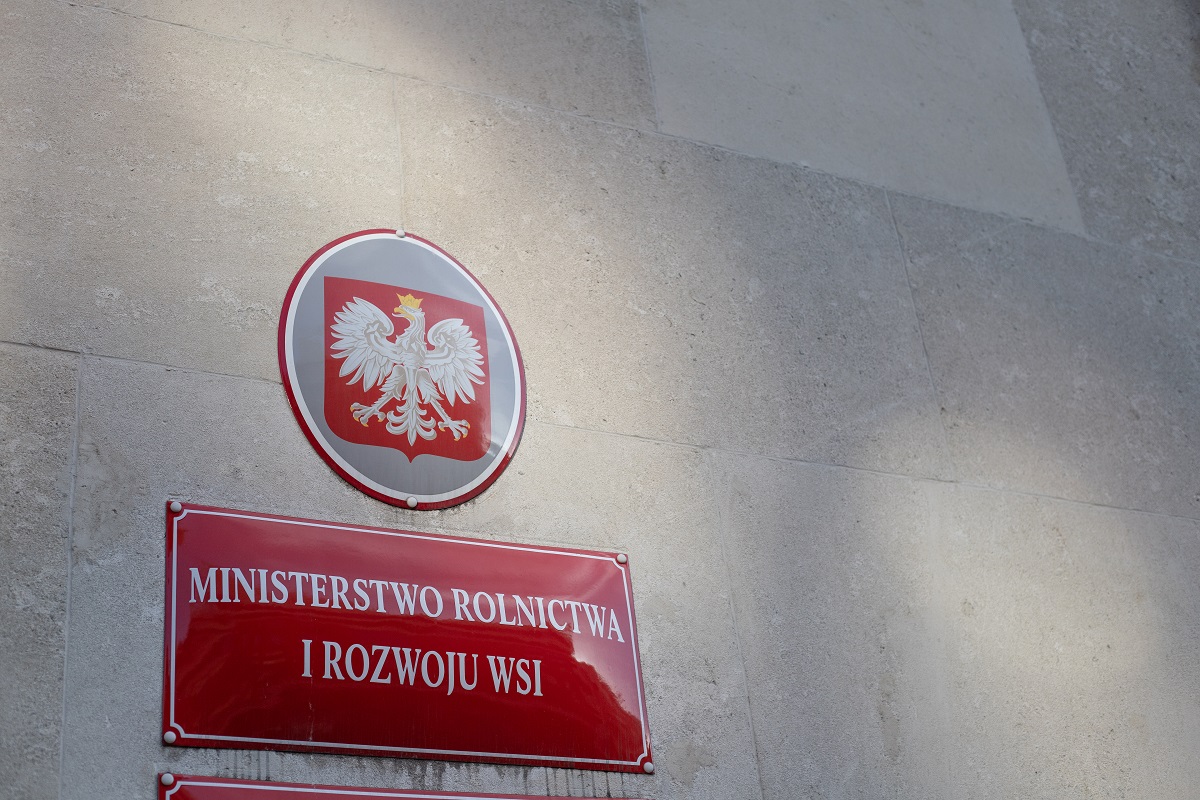 Resort rolnictwa na sierpień 2025 r. wydał istotny komunikat dla rolników, kierowców, mieszkańców wsi i służb mundurowych