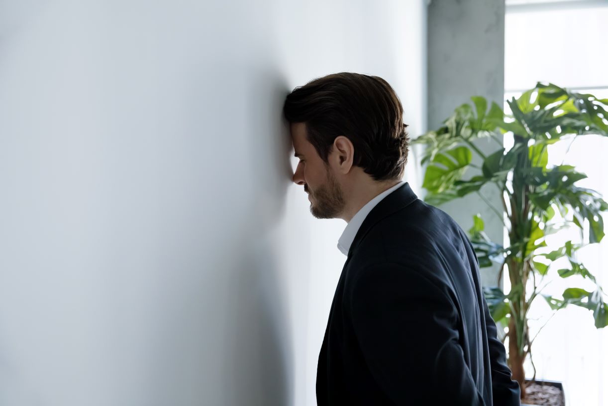wypalenie zawodowe zdrowie psychiczne stres w pracy zmiana pracy urlop a decyzje zawodowe psychologia pracy objawy wypalenia jak radzić sobie ze stresem balans praca–życie toksyczne środowisko pracy pracoholizm