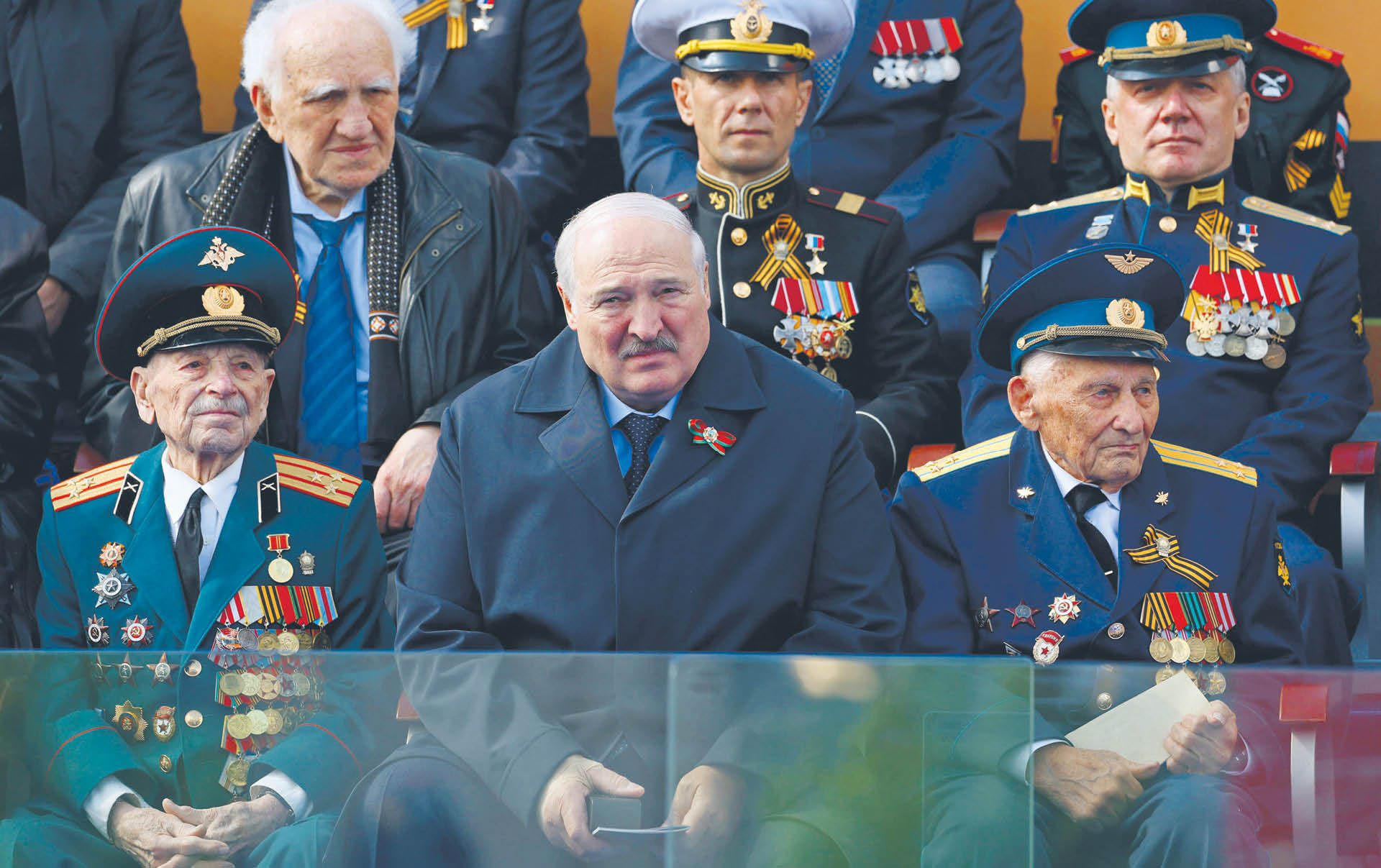 Alaksandr Łukaszenka nie był widziany od 9 maja. Wówczas uczestniczył w paradzie w Moskwie (na zdjęciu). Wczoraj miał jednak odebrać meldunek od białoruskich wojskowych