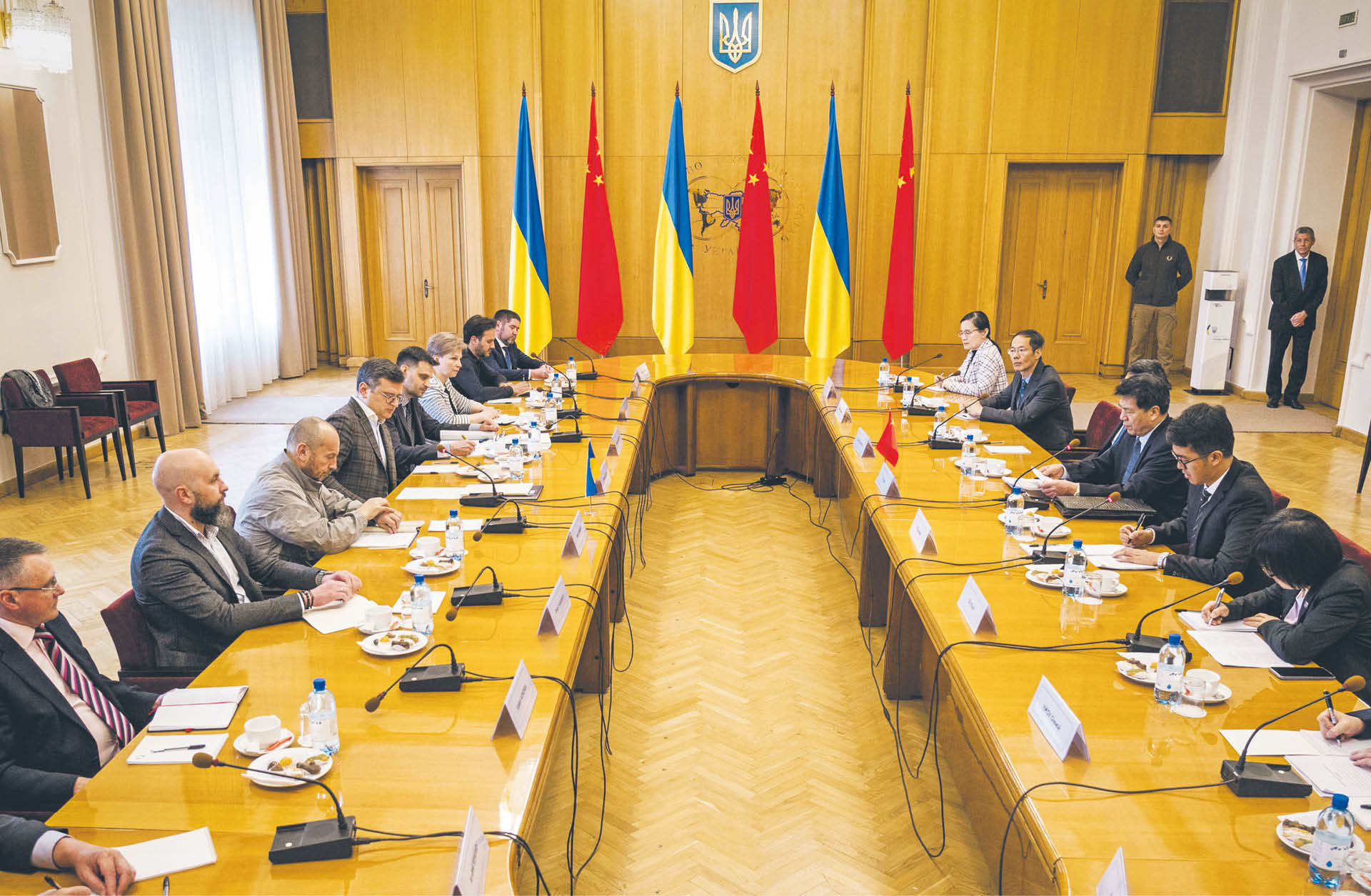 Rozmowy chińsko-ukraińskie podczas wizyty Li Hui w Kijowie. 17 maja 2023 r.