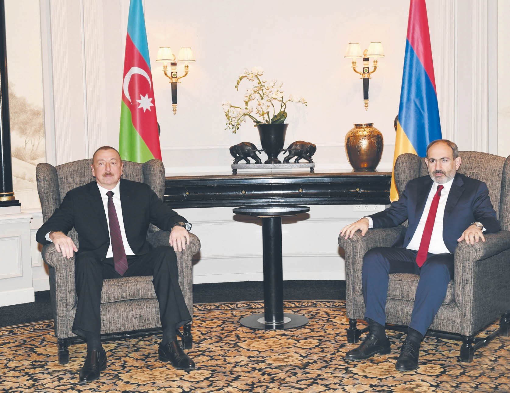 Spotkanie prezydenta Azerbejdżanu İlhama Aliyeva i premiera Armenii Nikoli Paszinjana w Wiedniu w 2019 r.