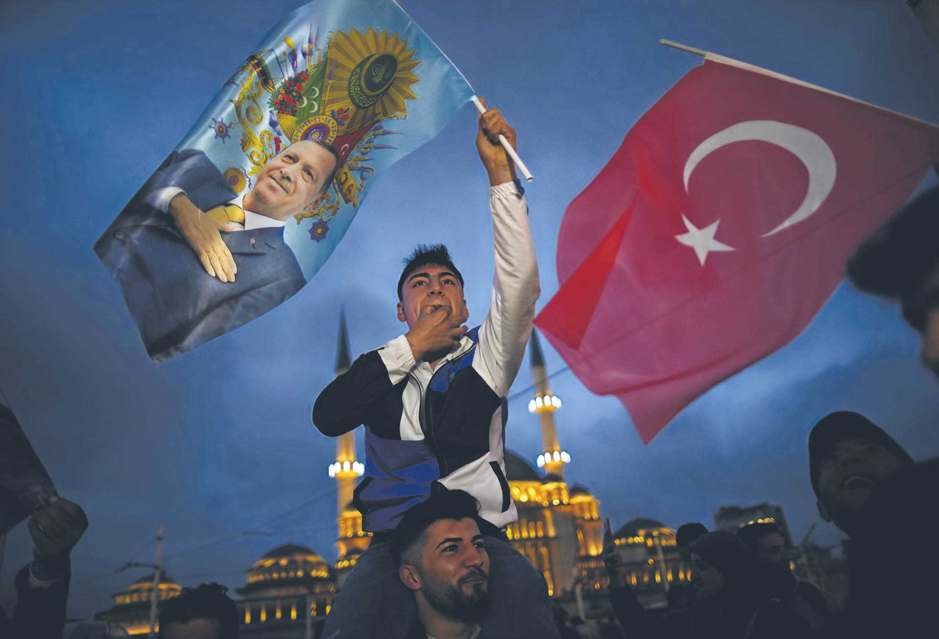 Zwolennicy Erdoğana świętują na ulicach Stambułu