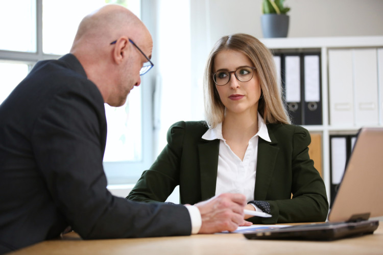 Bierzesz urlop na żądanie? Uważaj na pułapki w przepisach - jedna pomyłka i wylatujesz z roboty!