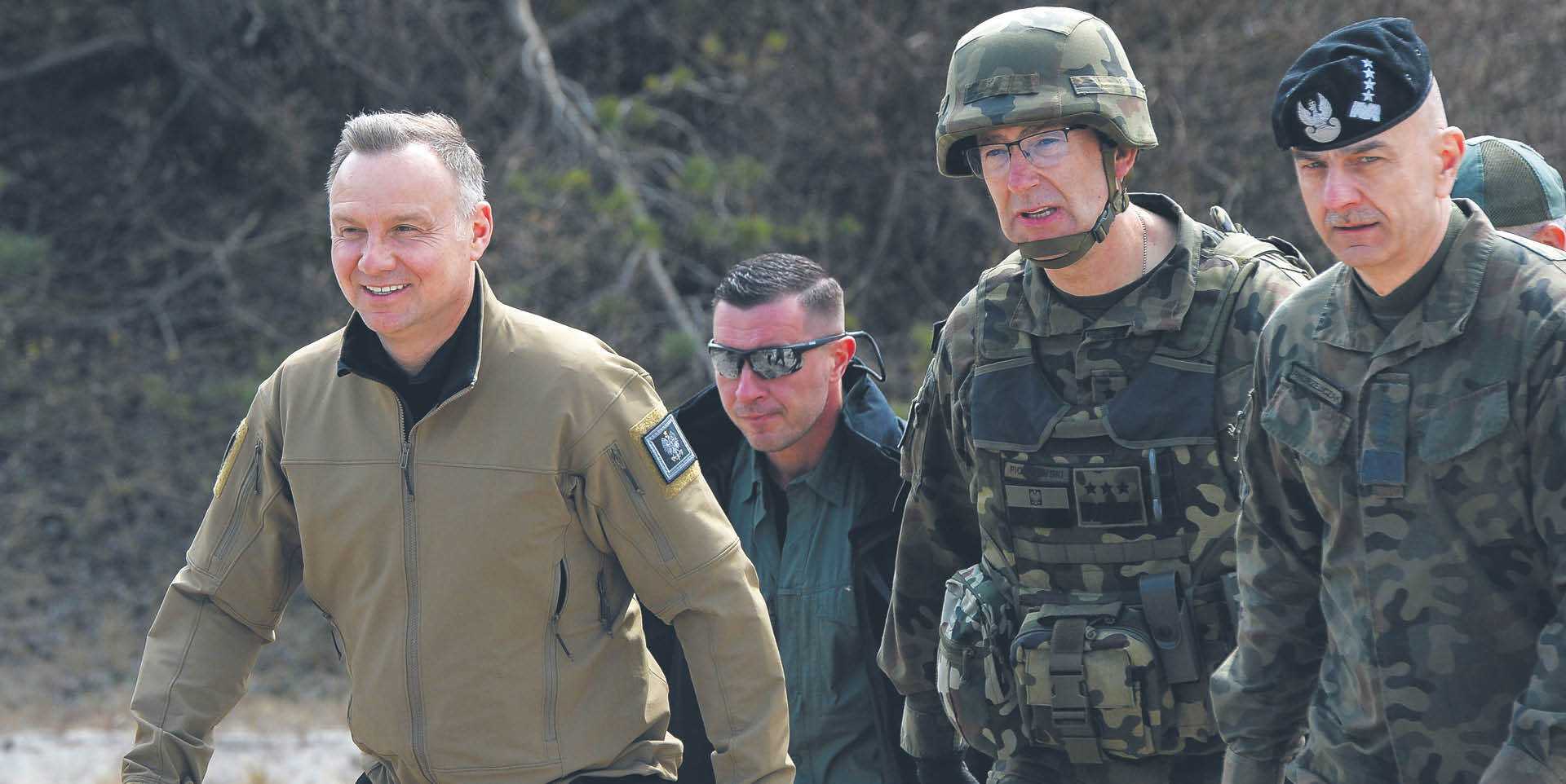 Prezydent Andrzej Duda, gen. Tomasz Piotrowski i gen. Rajmund Andrzejczak w maju na poligonie w Ustce