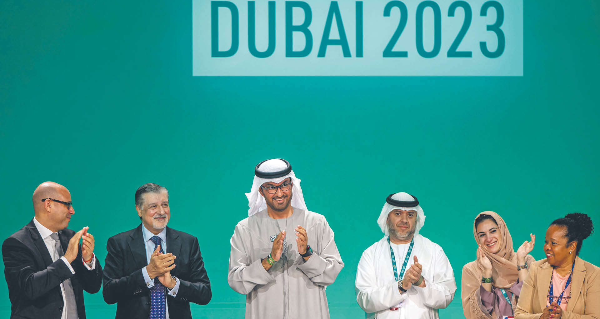 Dr Sultan Ahmed Al Jaber (trzeci od lewej), prezydent COP28