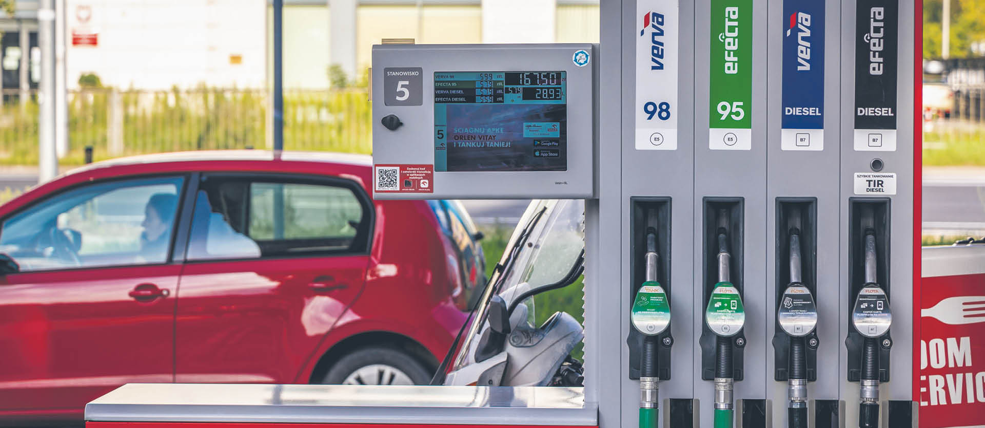 Od 1 stycznia w benzynie kupowanej w Polsce będzie 10 proc., a nie 5 proc. biokomponentów