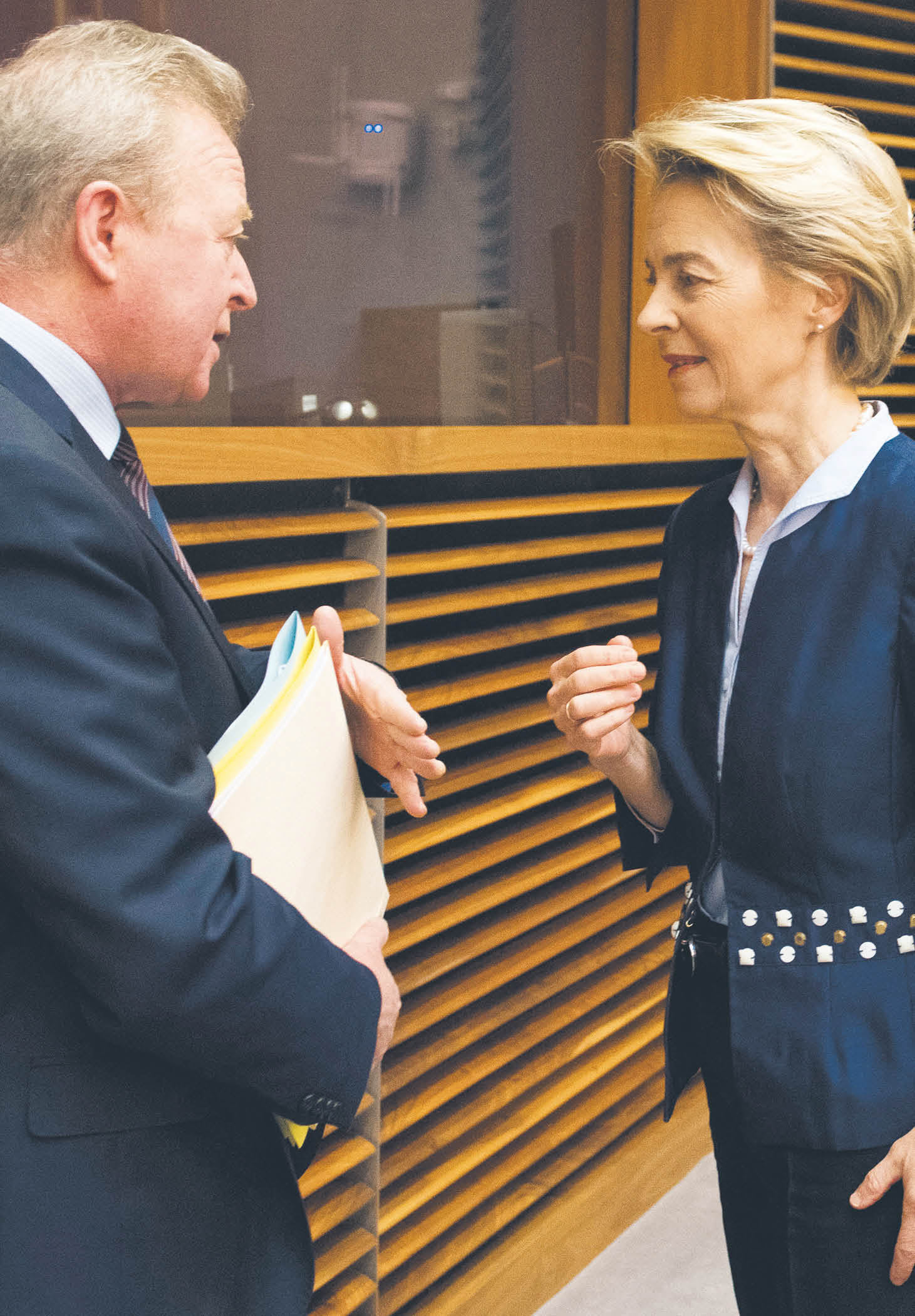 Szefowa KE Ursula von der Leyen i komisarz Janusz Wojciechowski