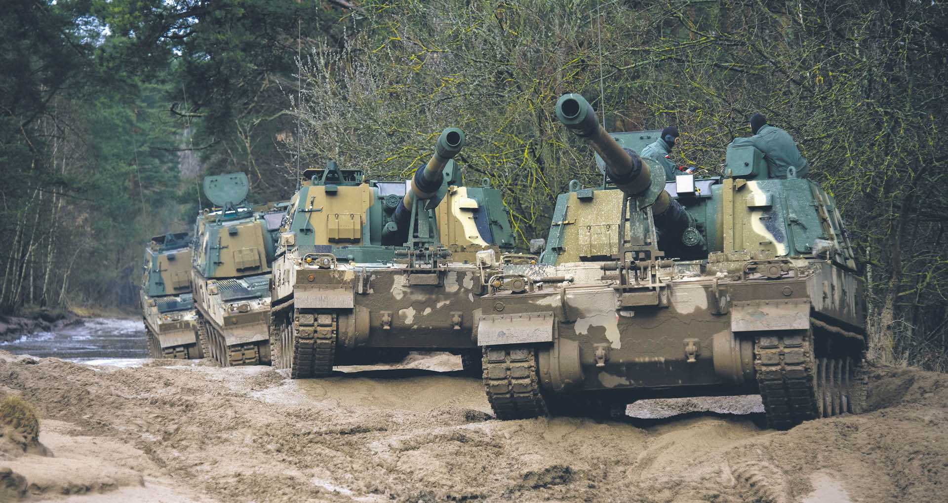 W 2023 r. do Polski dotarło z Korei 28 ze 180 zakontraktowanych już czołgów K2 i 66 armatohaubic K9 (na zdj.)