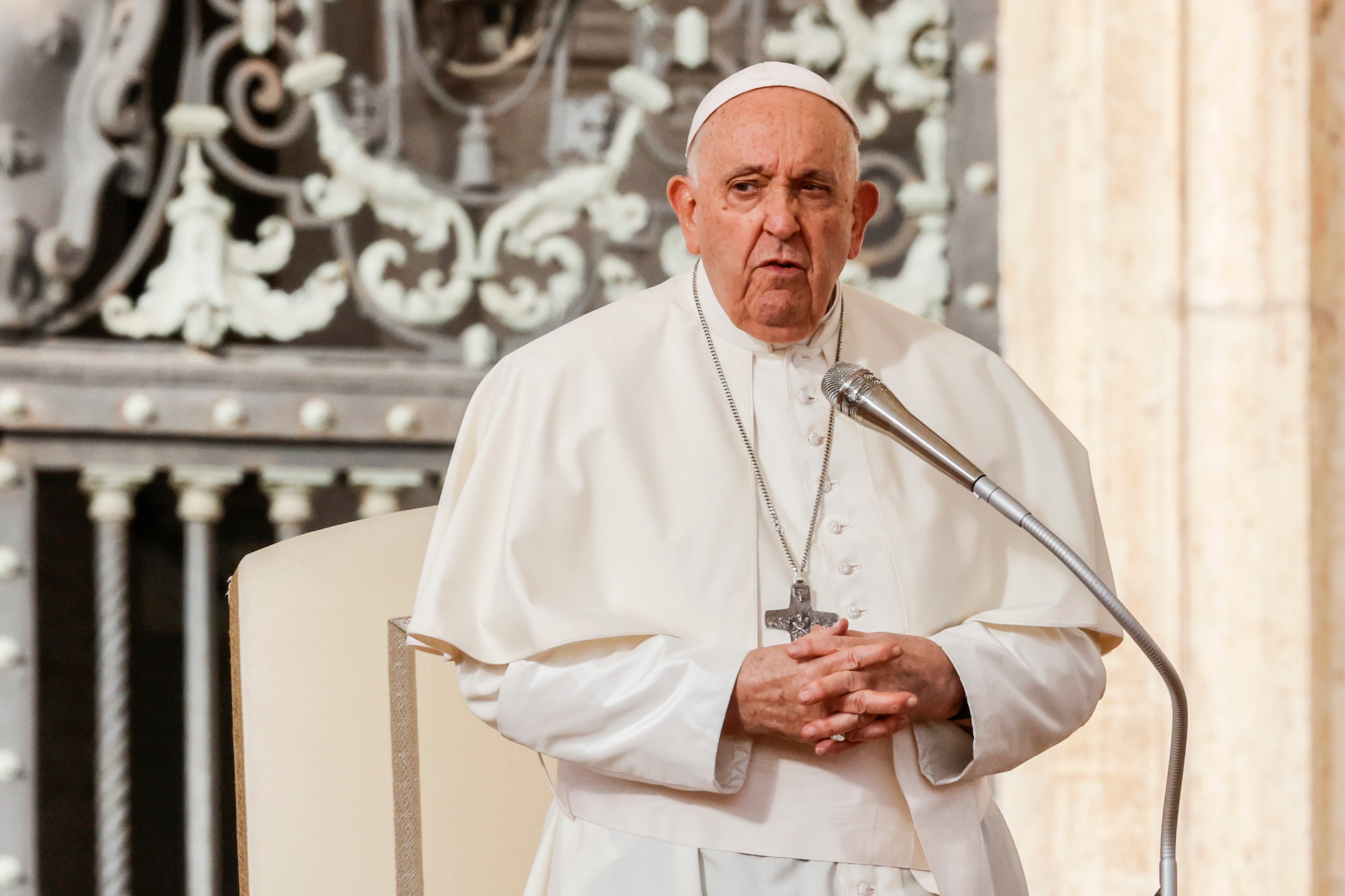 Papież Franciszek: Egoizm ciąży bardziej niż krzyż – rozważania na Drogę Krzyżową