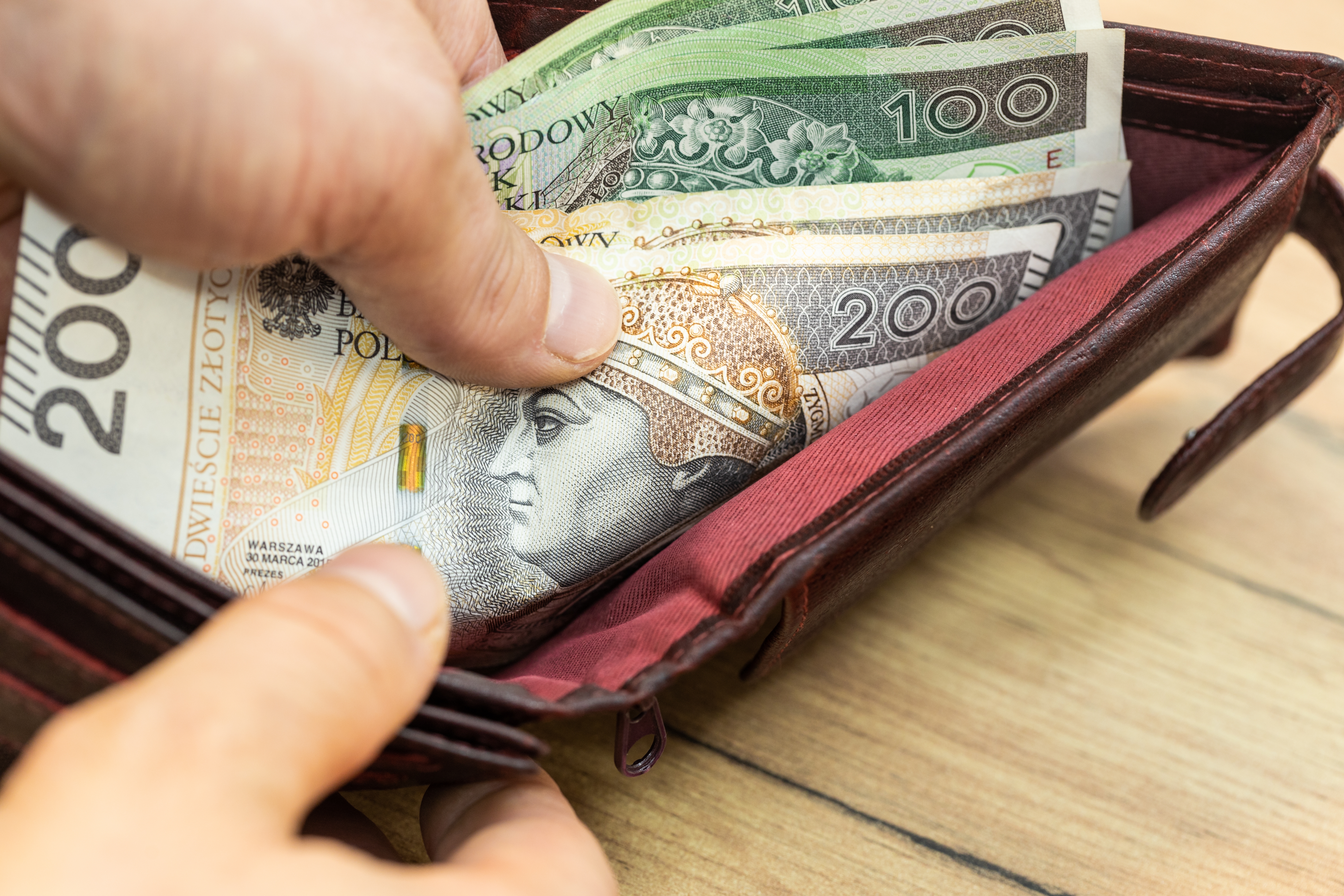 1300 plus miesięcznie dla wszystkich? Ministerstwo Finansów oszacowało koszty propozycji na 480 mld zł rocznie