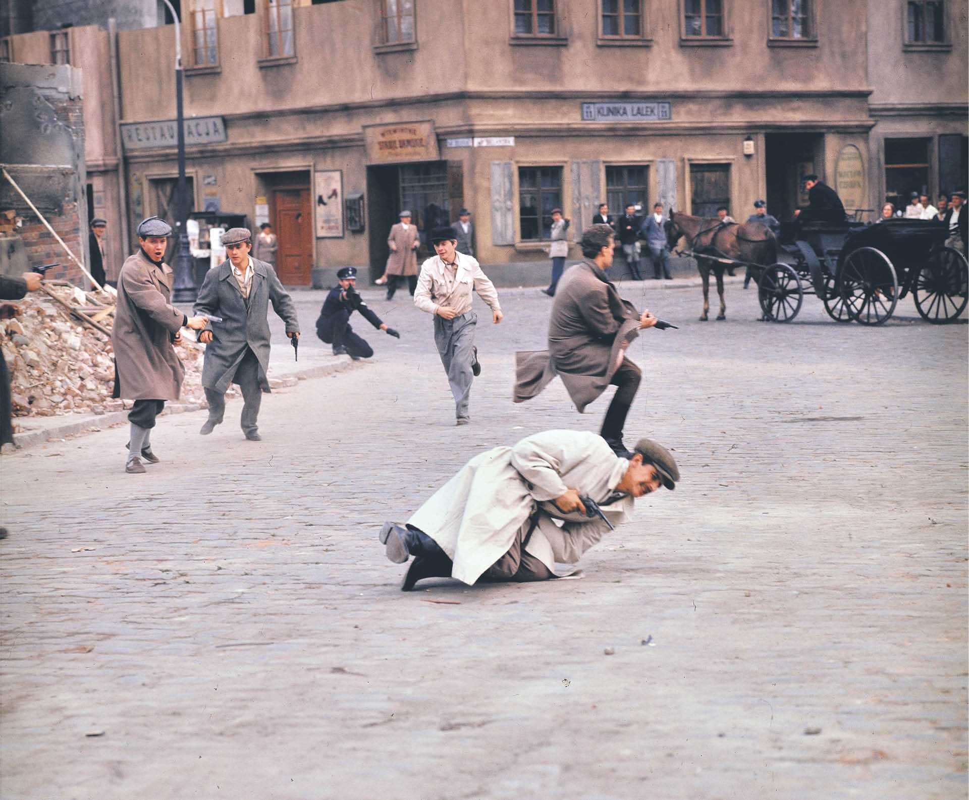 Kadr z filmu „Akcja pod Arsenałem” w reżyserii Jana Łomnickiego (1977 r.)