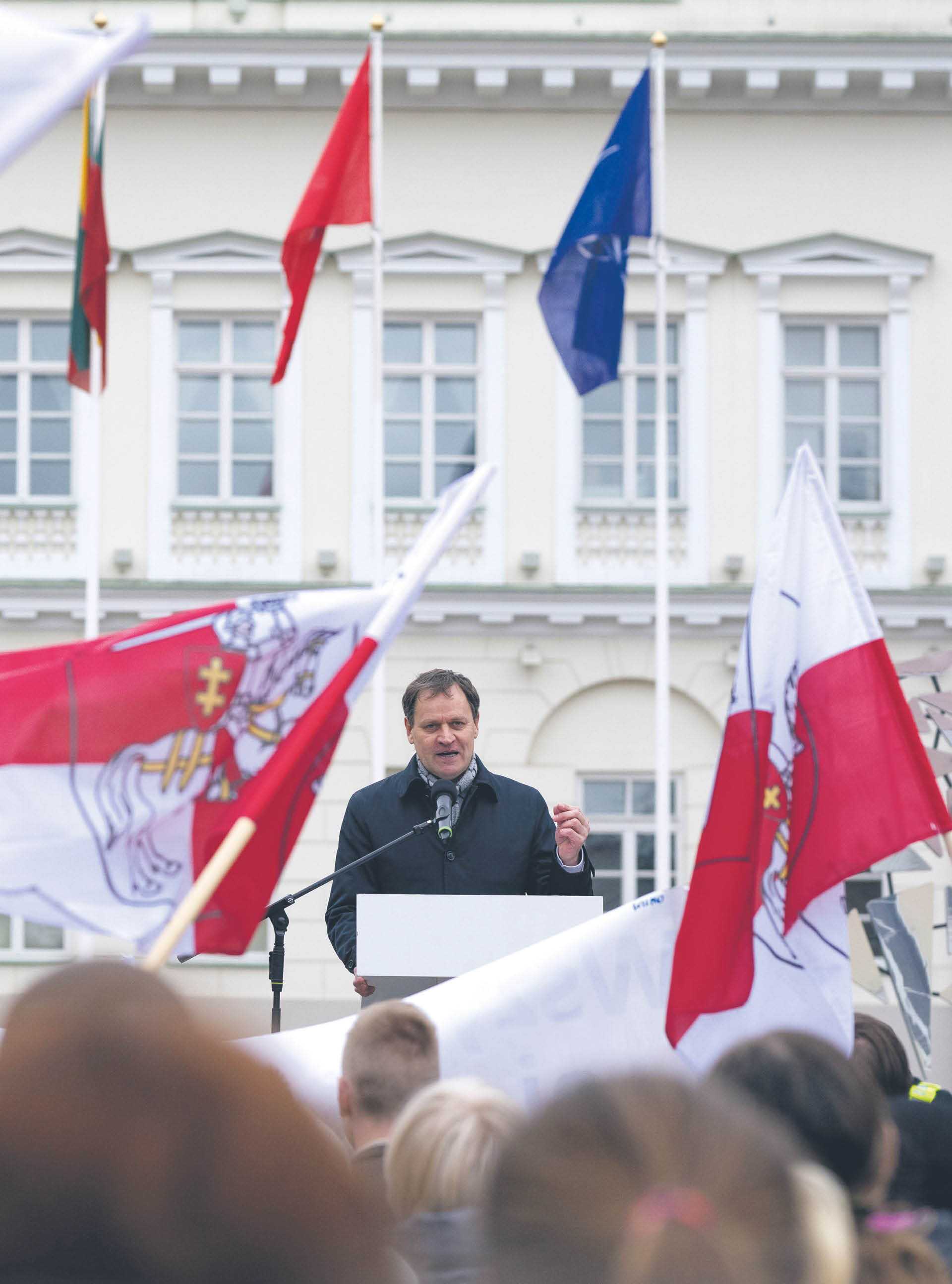 Lider Akcji Wyborczej Polaków na Litwie Waldemar Tomaszewski podczas wiecu w Wilnie w obronie polskich szkół, 23 marca