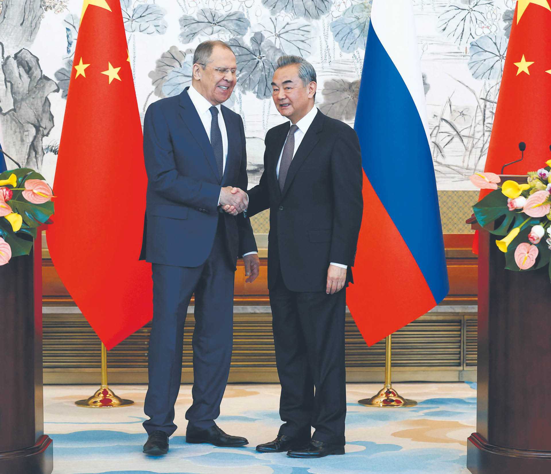 Szef MSZ Rosji Siergiej Ławrow i jego chiński odpowiednik Wang Yi