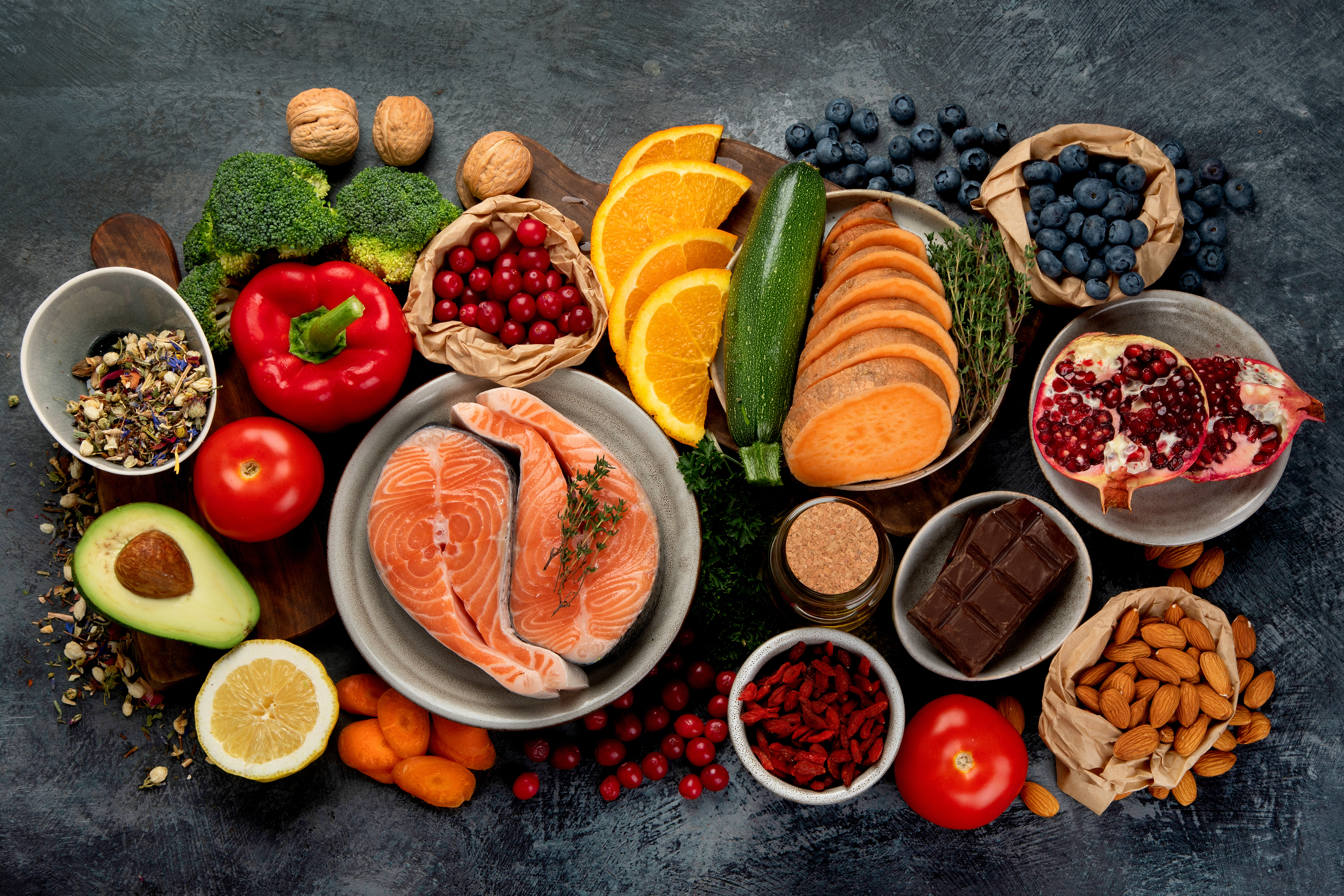 jedzenie zdrowa żywność zdrowie seniorzy żywienie otyłość niedożywienie dieta Seniora zdrowa dieta starsze osoby profilaktyka talerz zdrowego żywienia żywienie Seniorów długowieczność emeryci