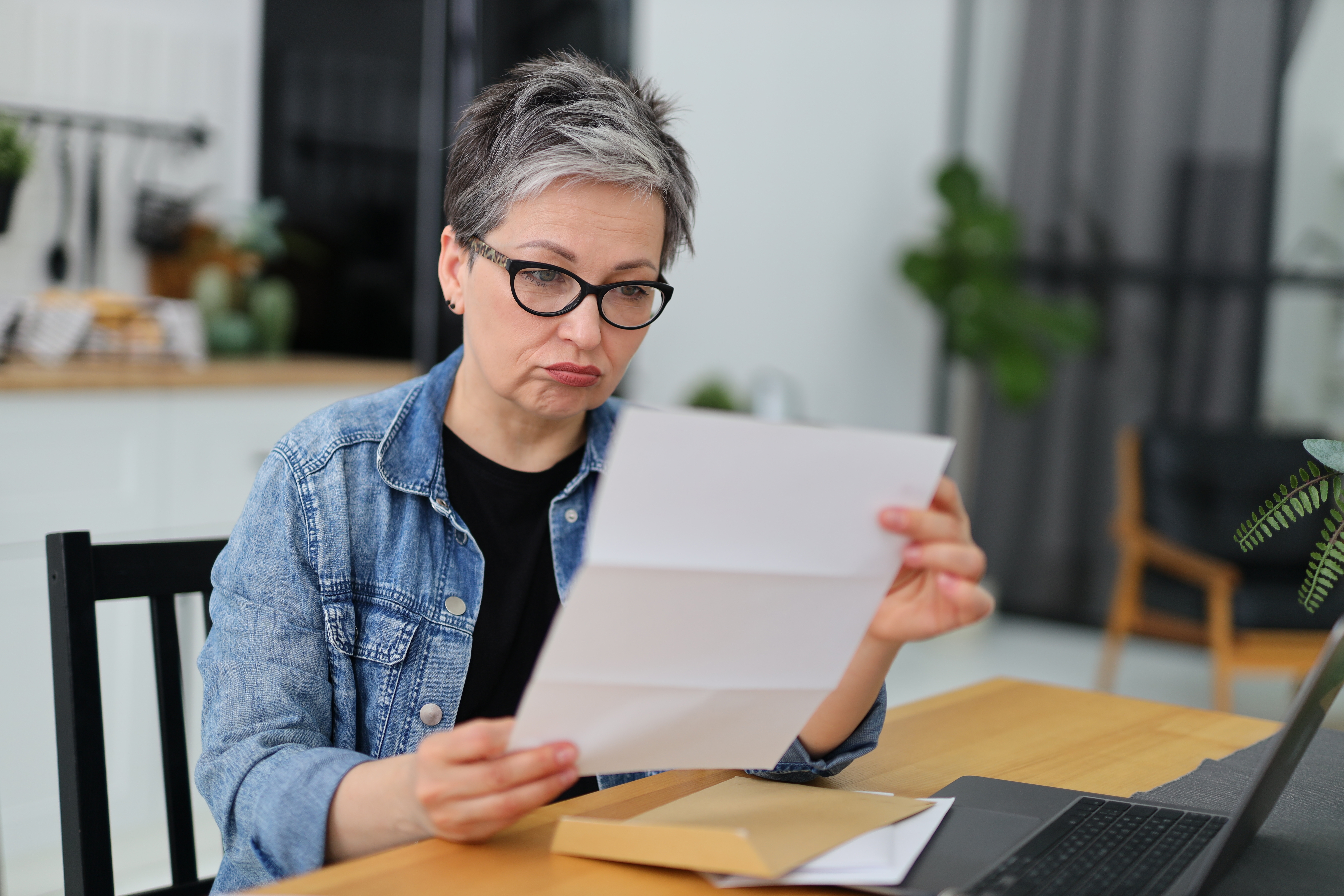 Kobiety w branży finansowo-księgowej: Wciąż za mało na szczycie. Co blokuje ich awans?