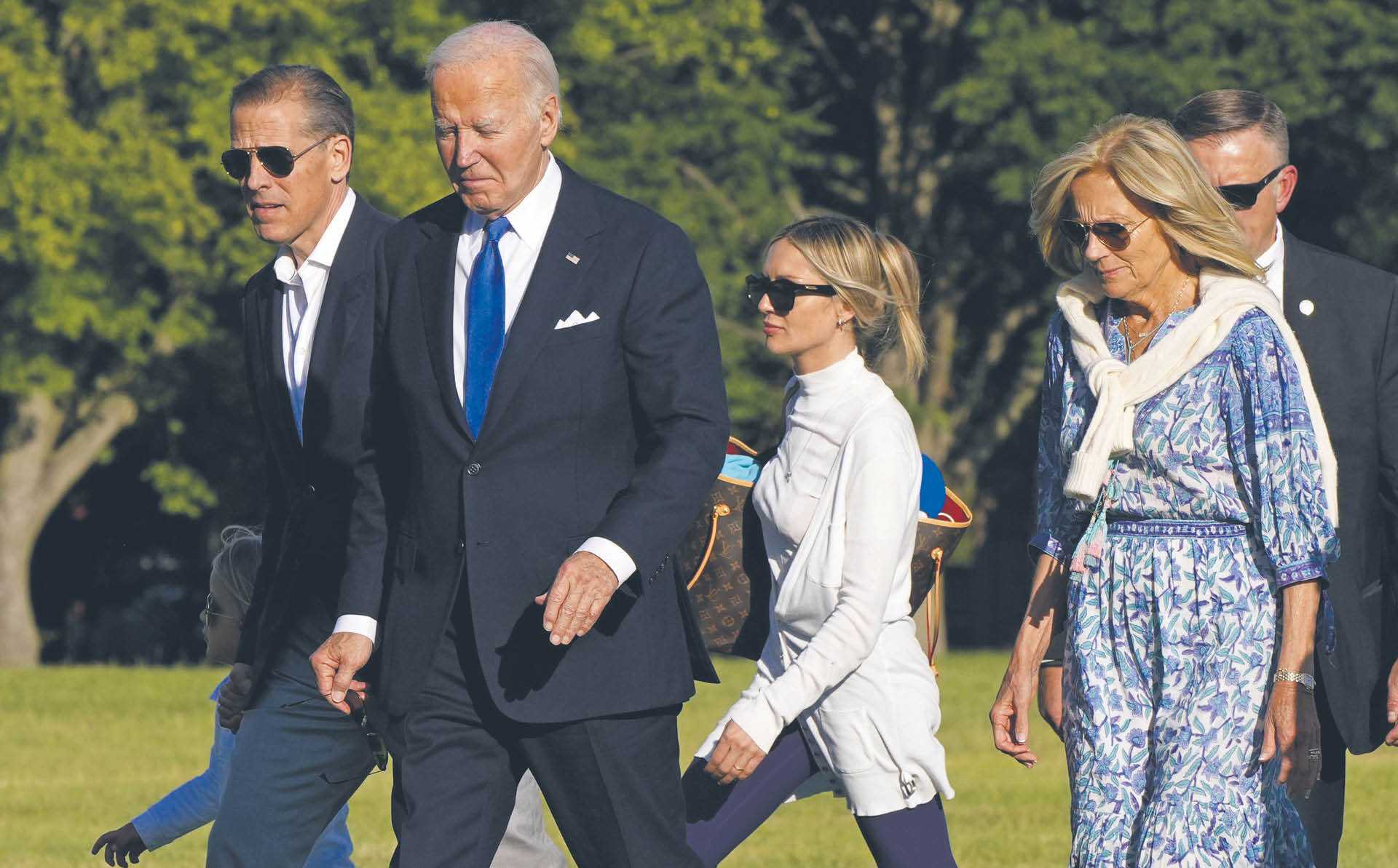 Prezydent USA Joe Biden na rodzinnym spotkaniu z żoną Jill, synem Hunterem, synową Melissą i wnukiem Beau