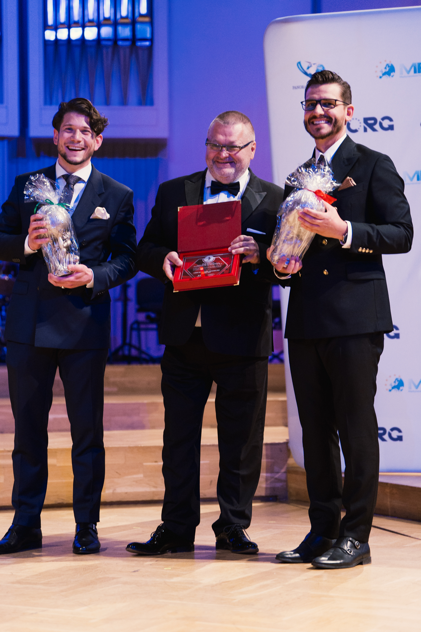 Na zdjęciu od lewej: Bartosz Parchoniuk - Redaktor Naczelny Panoramy Gospodarczej, Jacek Rutkowski - Prezes Zarządu Komplematariusz-Komandytariusz PW. Mat-Bud Sp. z o.o. Sp.k. i Michał Pomarański - Prezes Zarządu Europejskiego Ośrodka Rozwoju Gospodarki