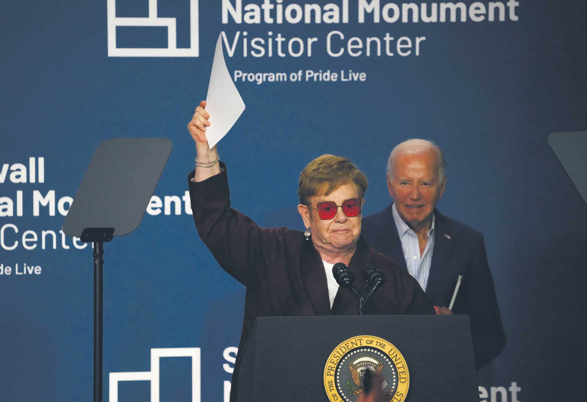 Joe Biden i Elton John na otwarciu Stonewall Monument Visitor Center w Nowym Jorku. 28 czerwca 2024 r.