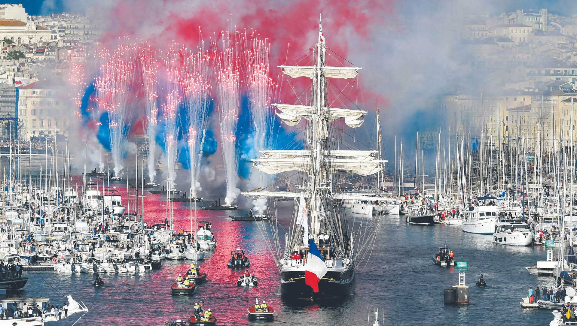 Ceremonia powitania ognia olimpijskiego we Francji. Vieux-Port w Marsylii