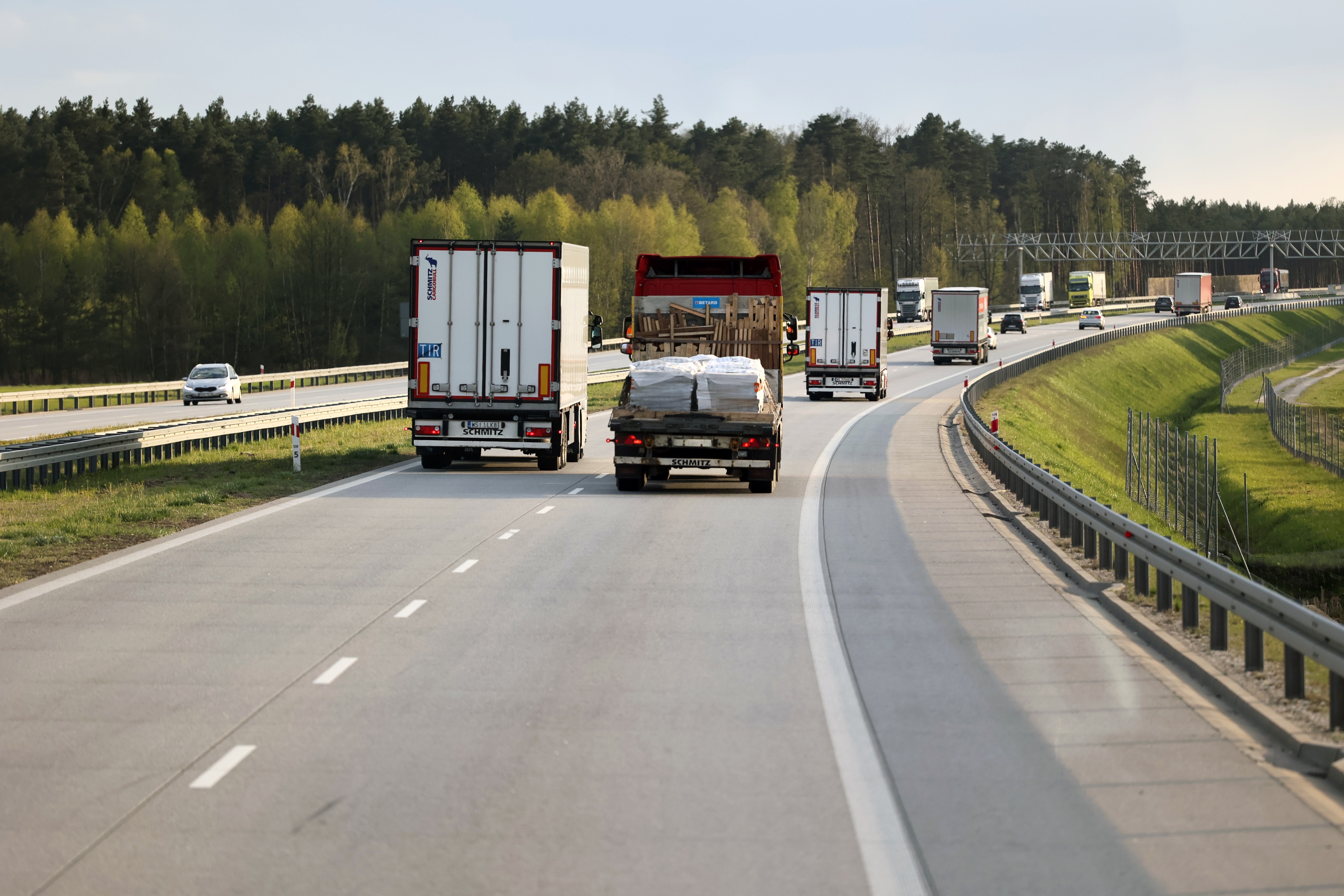 Przewoźnicy, bądźcie czujni! Nowe przepisy 2025 zmieniają zasady gry w transporcie