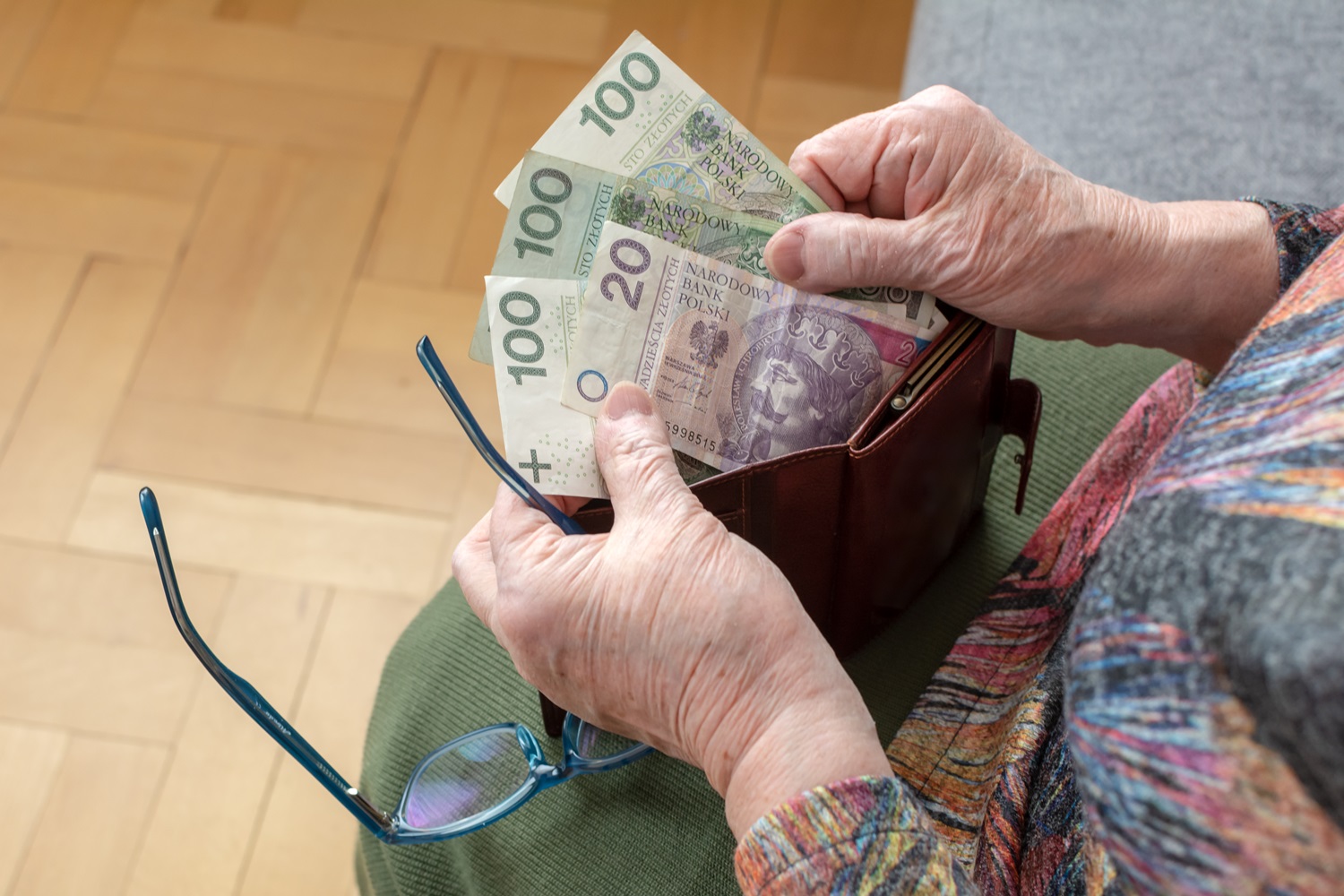 Jest niespodzianka dla emerytów. ZUS ma nowy termin wypłaty trzynastek
