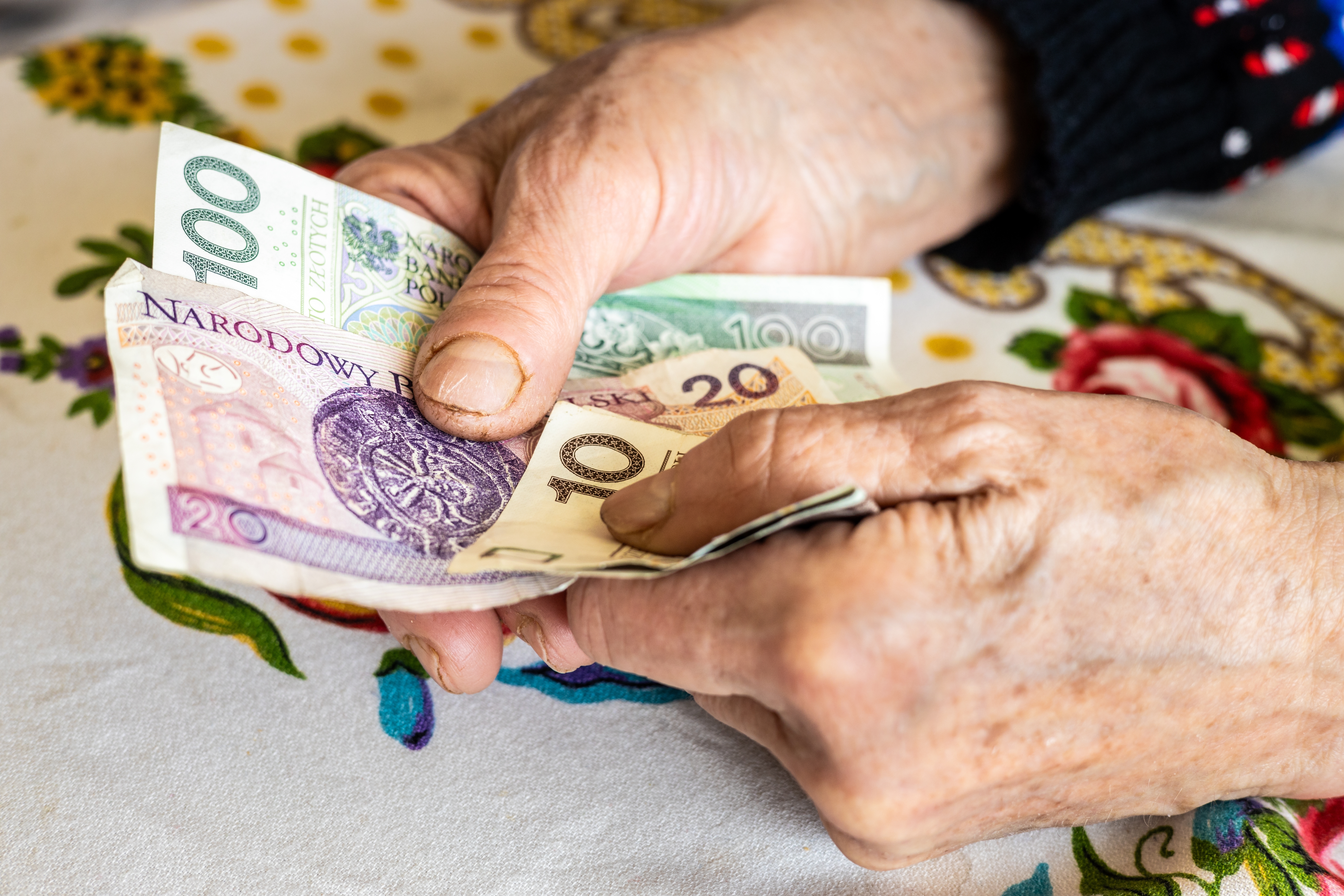 Nowi biedni emeryci. W Polsce już ponad 430 tys. osób z emeryturą niższą od minimalnej