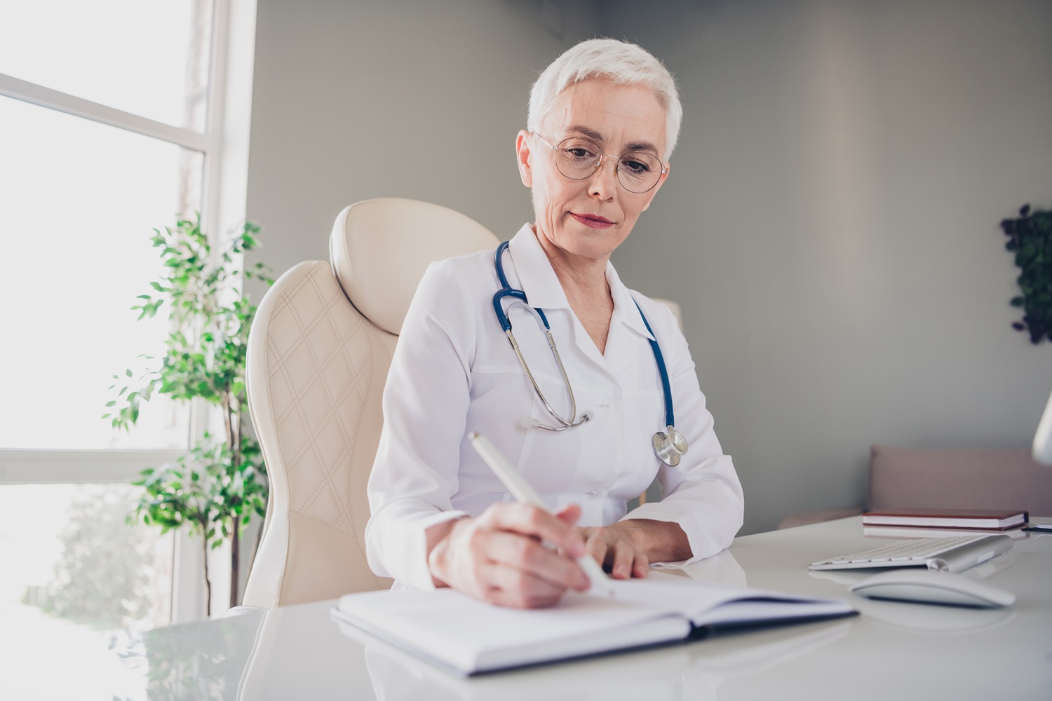 lekarz, zwolnienie lekarskie, l4, gabinet