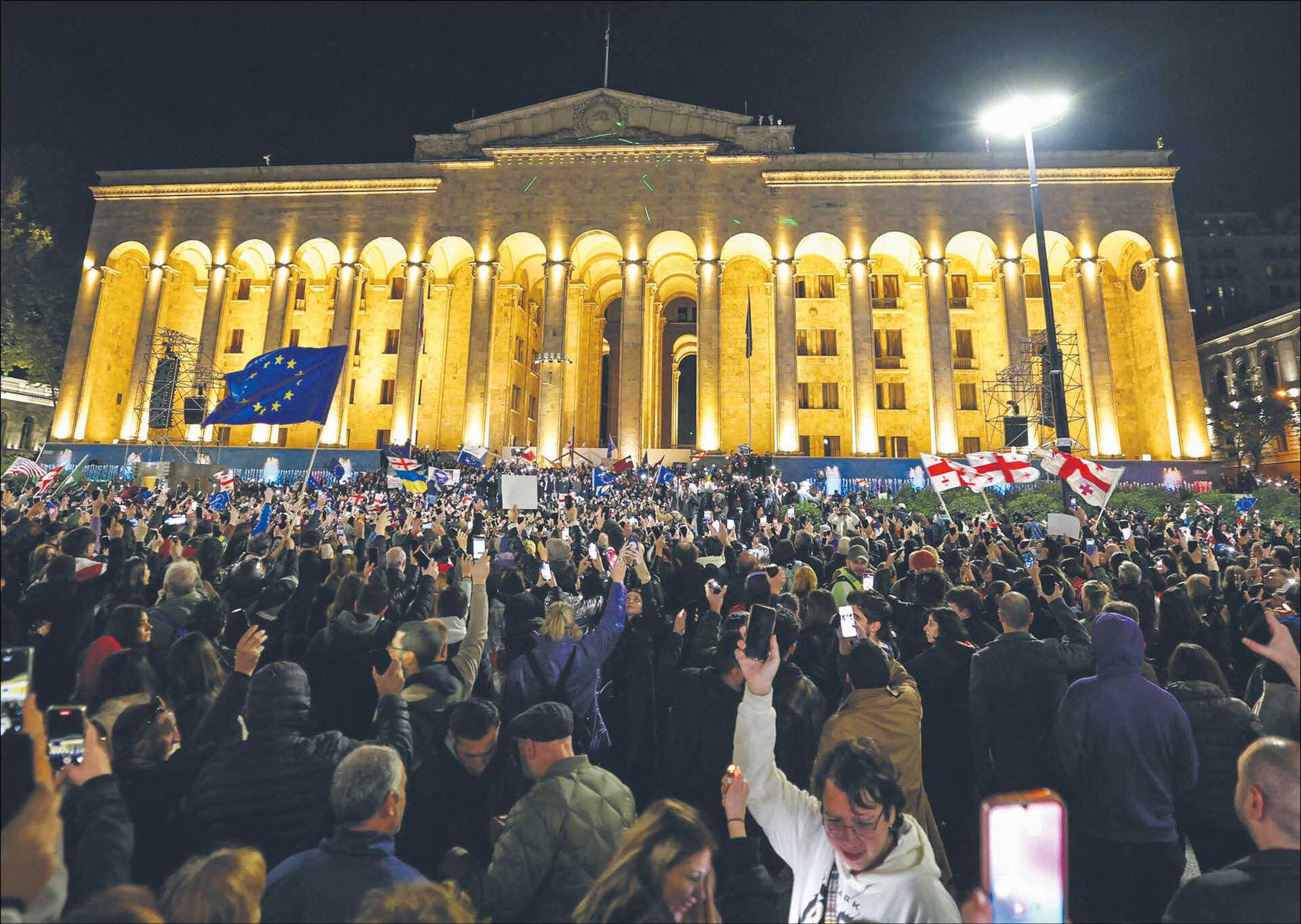 Protest przed parlamentem w Tbilisi, 28 października 2024 r.