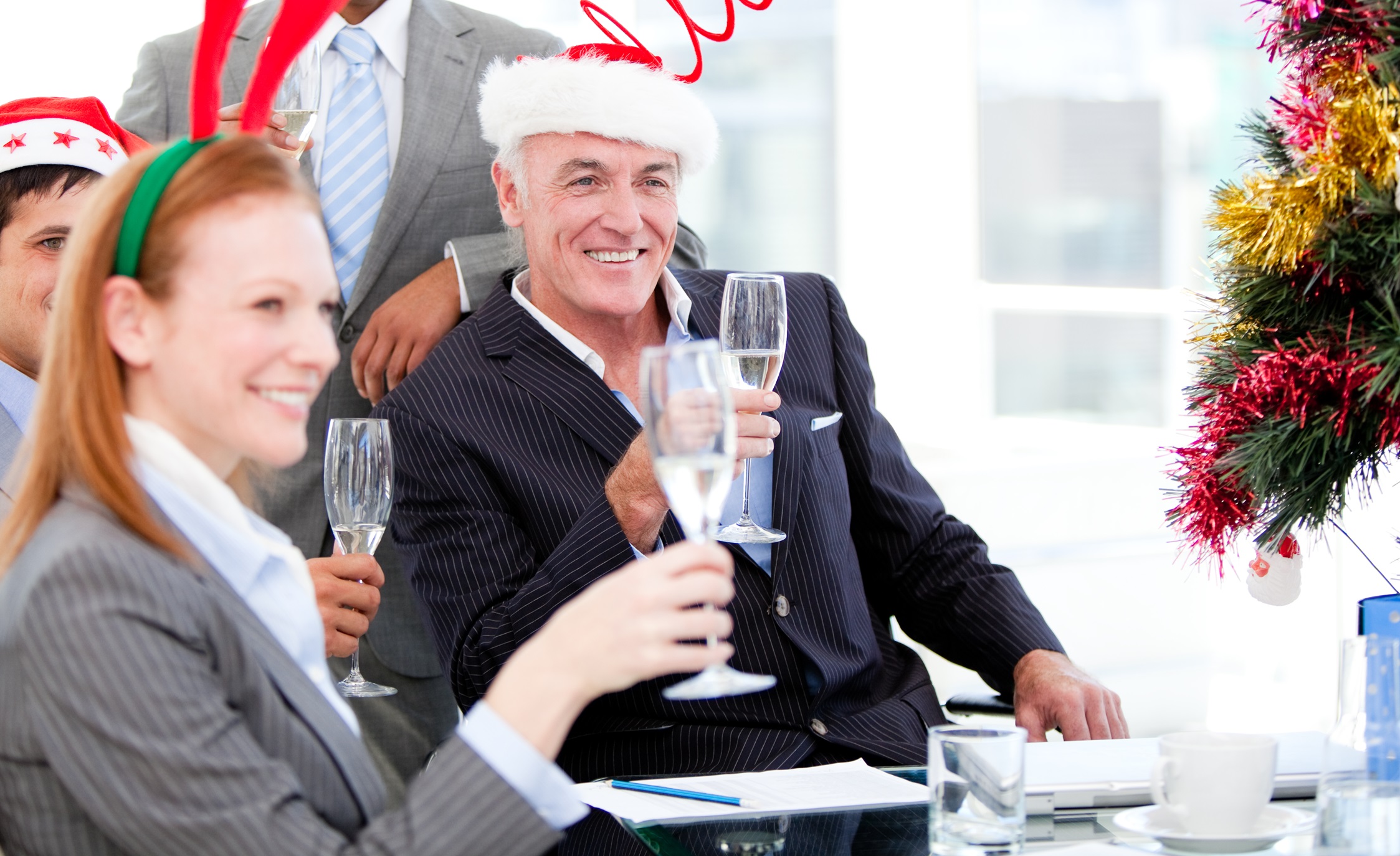 Czy za udział w firmowej Wigilii pracownik musi zapłacić podatek? Ta sprawa przez cały czas budzi wątpliwości, choć od dawna już nie powinna