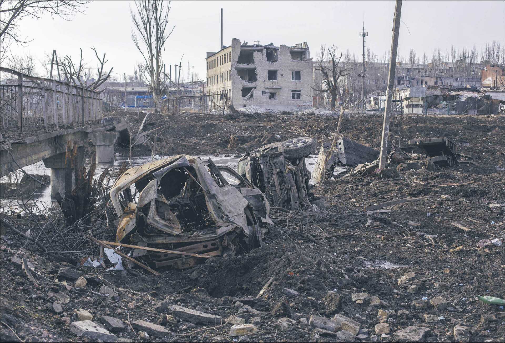 Zniszczenia we frontowym mieście Bachmut w ukraińskim Donbasie