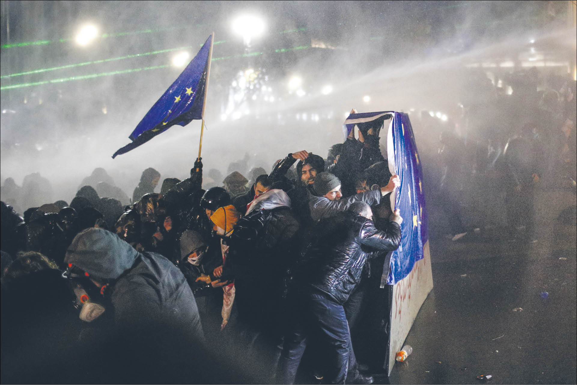 Policja rozpędza manifestację w Tbilisi, noc z czwartku na piątek