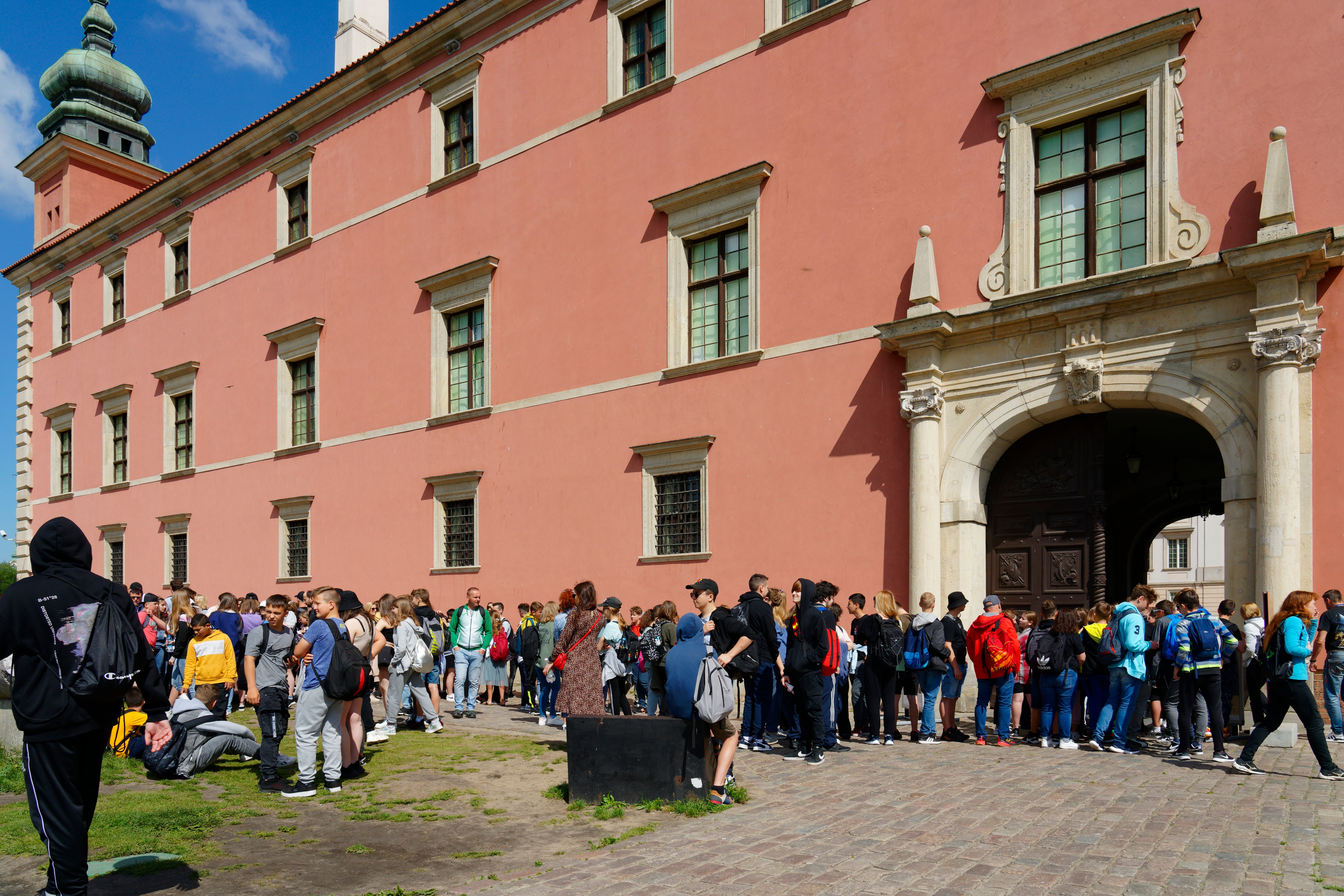Rodzice nie będą musieli przedstawiać zaświadczeń o niekaralności aby uczestniczyć w wycieczkach, czy innych zajęciach szkolnych. Zmiany w 'ustawie Kamilka' w 2025 r.