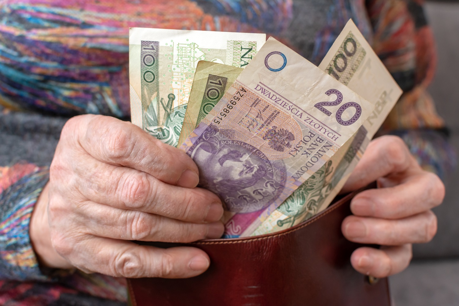 Pierwsze trzynaste emerytury ZUS wypłaci 1 kwietnia. Jaka będzie wysokość dodatkowej emerytury?