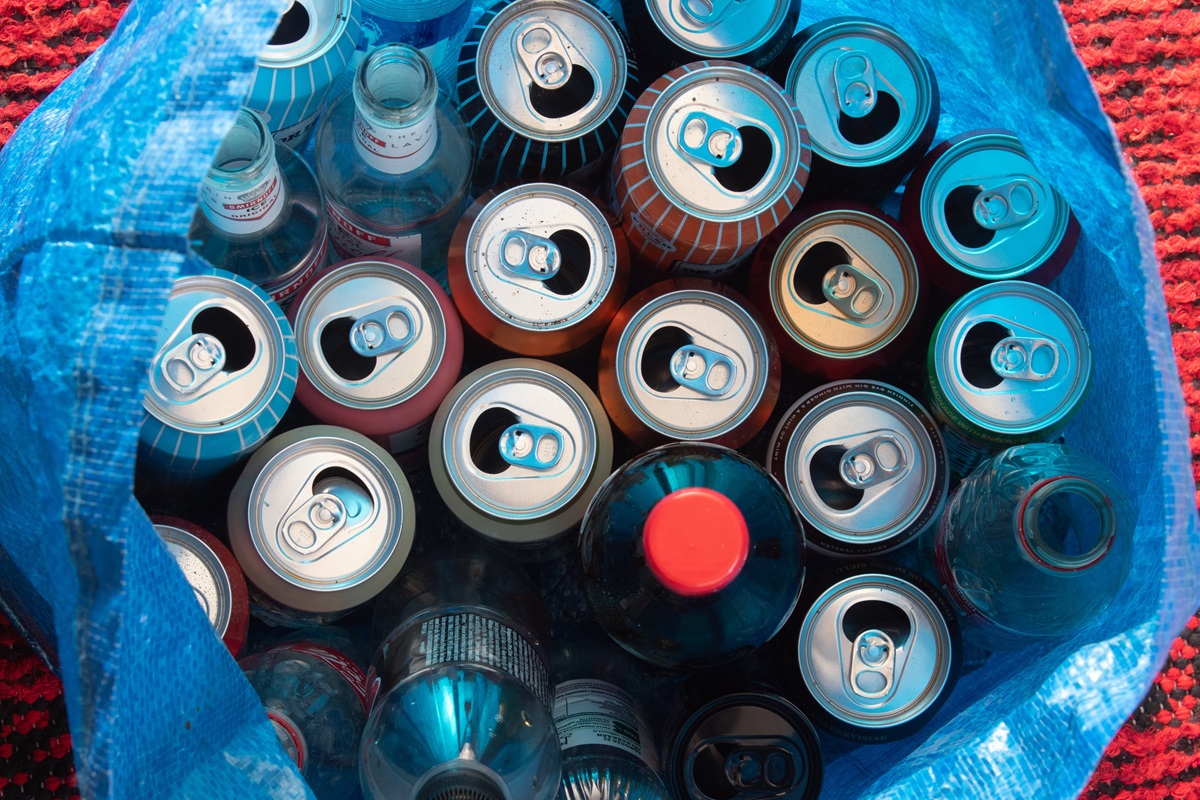 System kaucyjny od 1 października: rewolucja w recyklingu czy wzrost kosztów dla mieszkańców? Oto cała prawda, której nikt nie mówi głośno