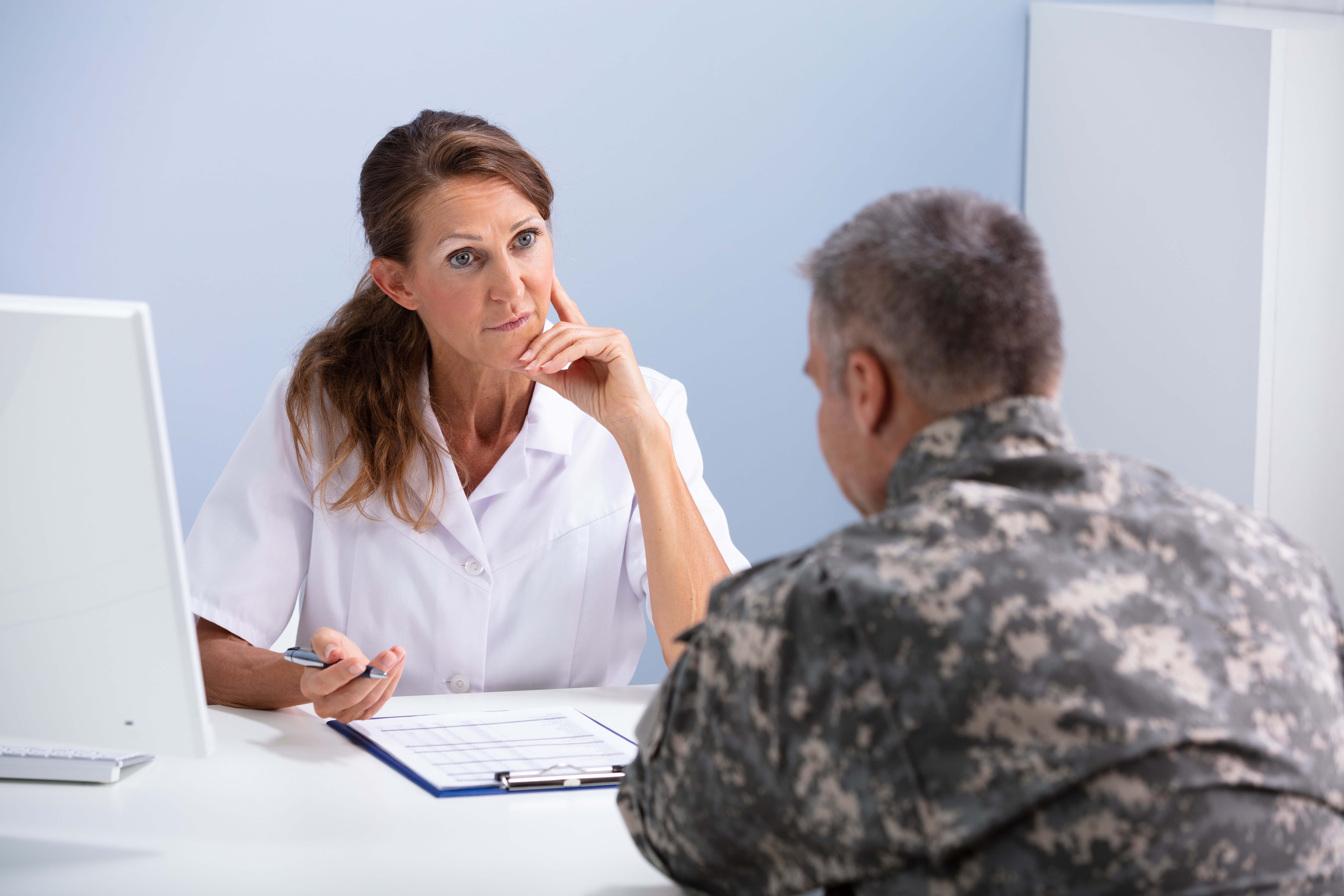 Po zwolnieniu ze służby wojskowej byłym żołnierzom przysługują w pracy konkretne uprawnienia. Nie każdy wie, jakie ma prawa