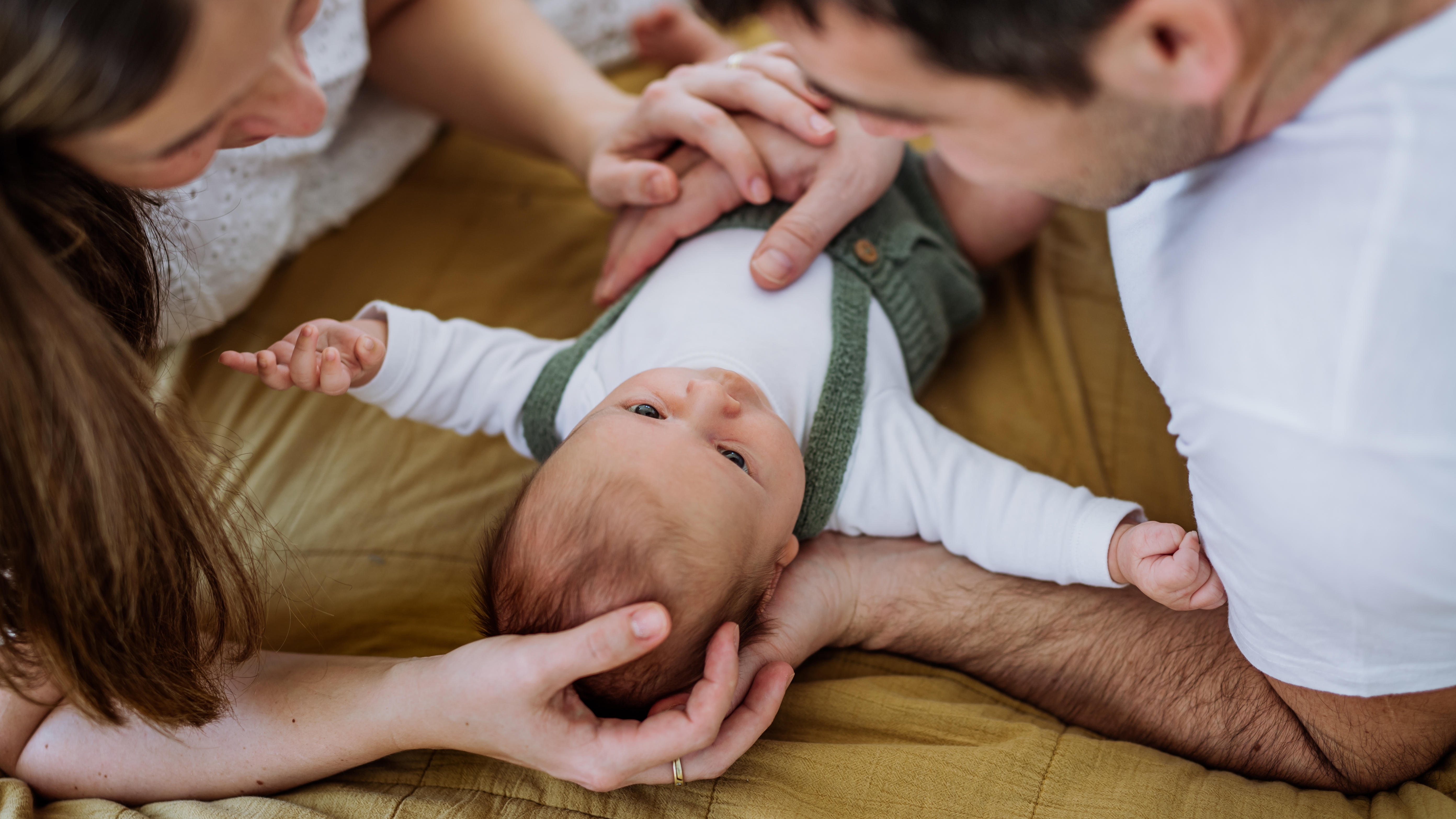 2962 zł dla matek czy ojców, bo: 500 zł (aktywnie w domu) + 1662 zł (zasiłek) + 800plus. Nie opłaca im się pracować za minimalną krajową