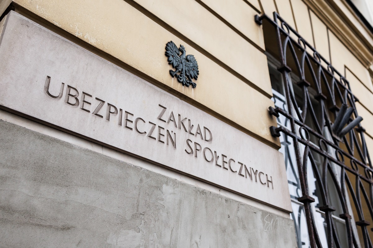 Składki emerytalne, rentowe i zdrowotne za opiekuna osoby ze świadczeniem wspierającym zapłaci budżet państwa. Jakie warunki trzeba spełnić? Konieczny wniosek do ZUS