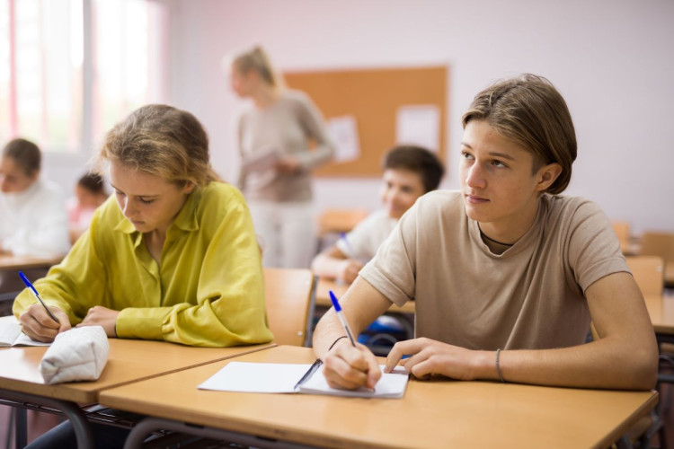 Nauczyciele dostaną wsparcie do nowego przedmiotu. Rusza ogólnopolski projekt z pakietami dydaktycznymi i konkursem dla szkół