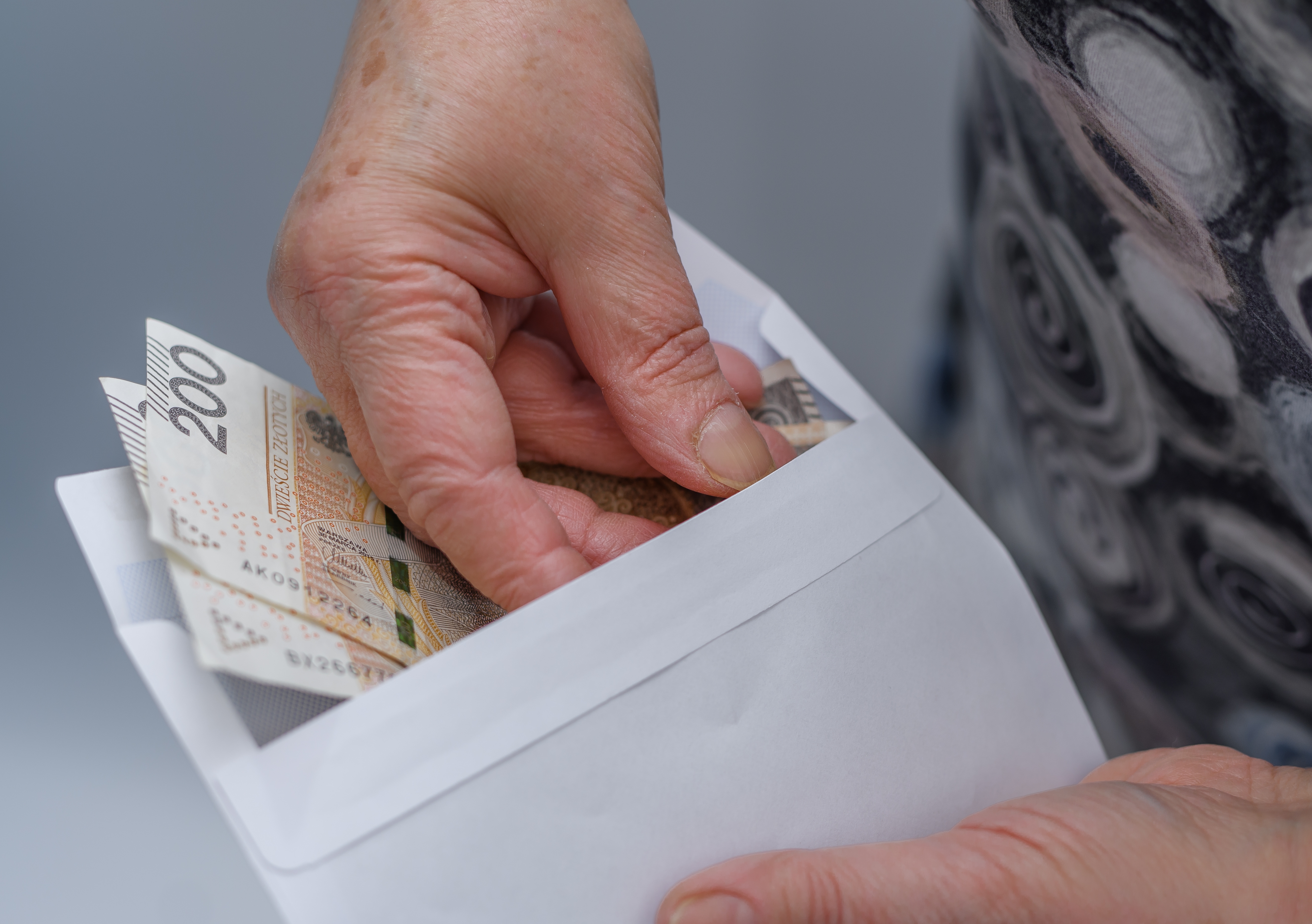 350 plus co miesiąc dla seniorów. Dodatkowe świadczenie z ZUS bez względu na wysokość dochodów