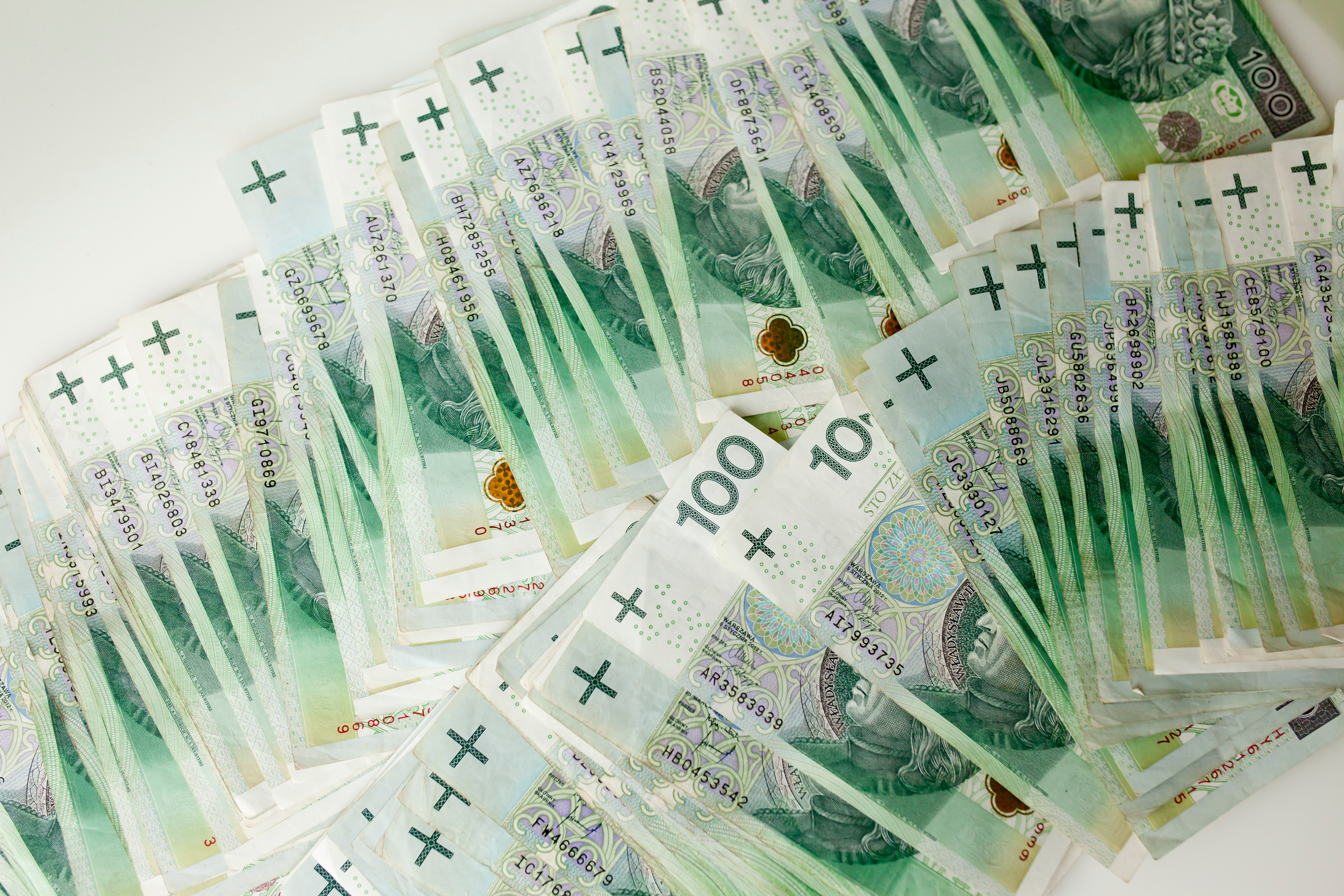 Płacą 12 tys. zł a pracowników i tak brak. Deficyty w wielu opłacalnych zawodach