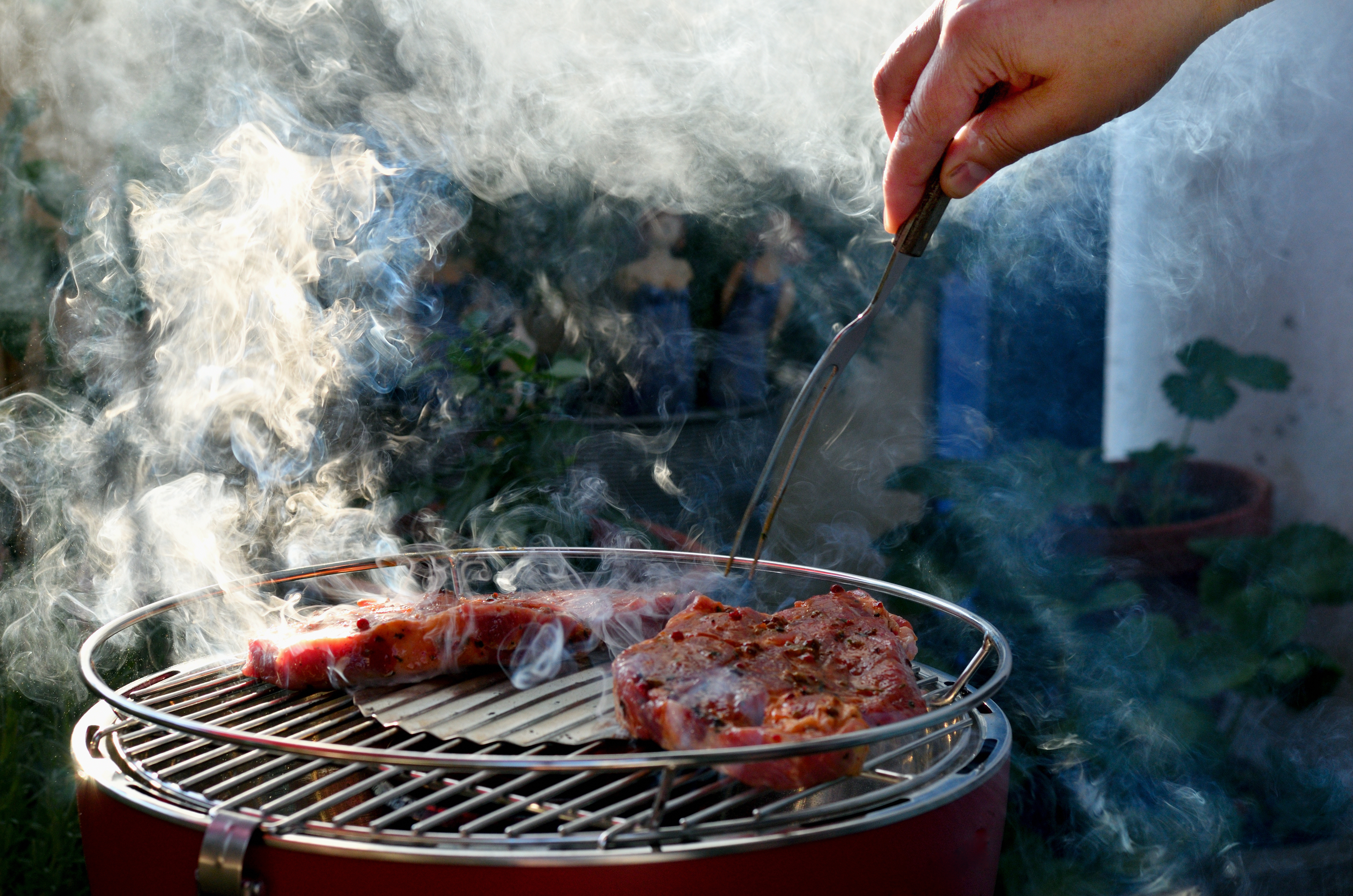 Grill na balkonie? Uważaj - może kosztować Cię nawet 5 500 zł, a ognisko w ogrodzie - nawet 11 500 zł