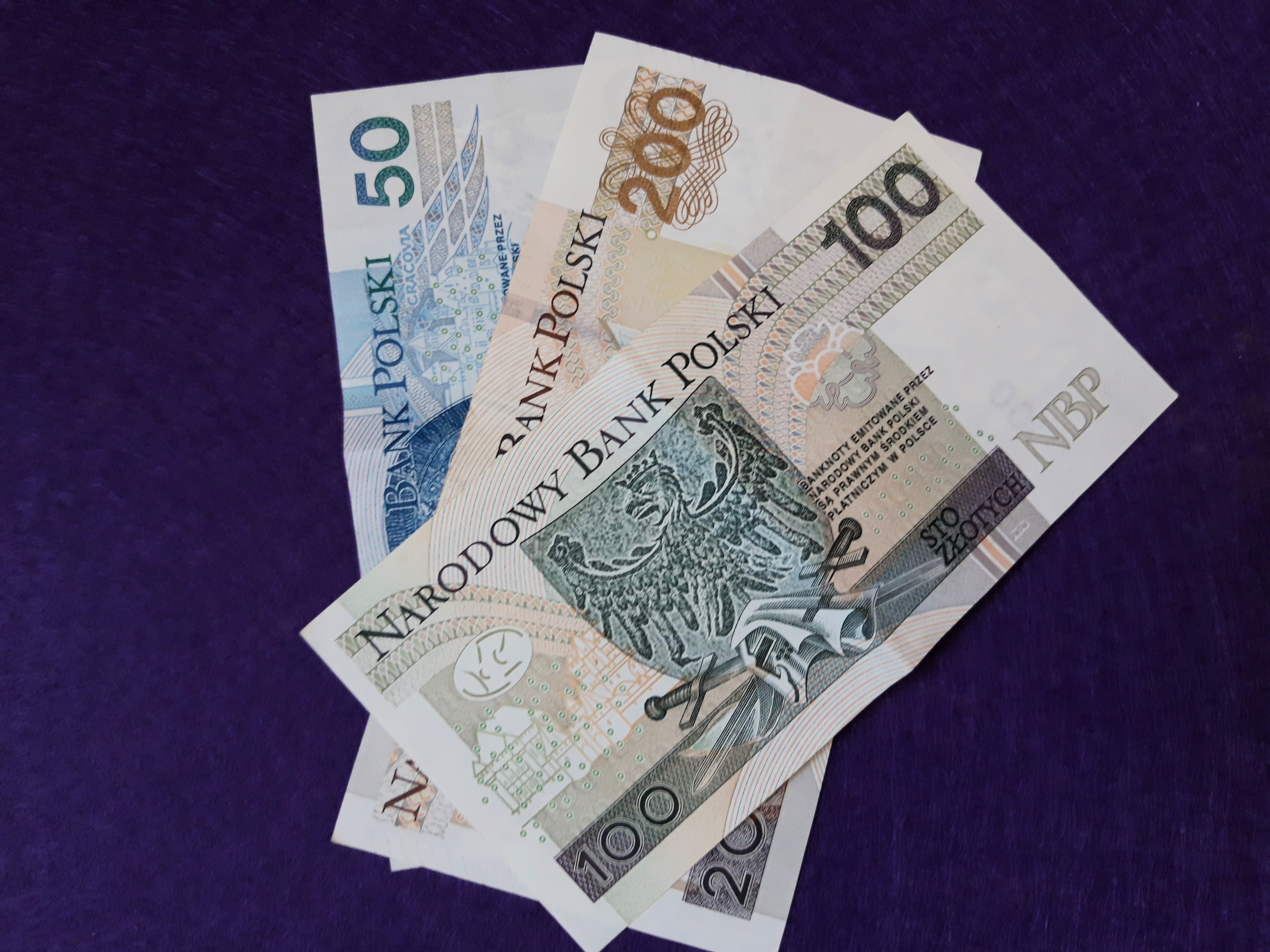 Darowizna w kwocie 4 000 000 zł: Jak przekazać legalnie i bez podatku?