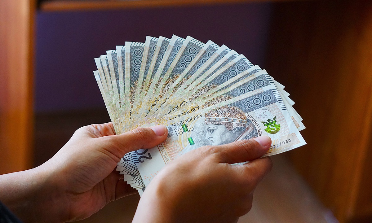 pieniądze, złotówki, banknoty