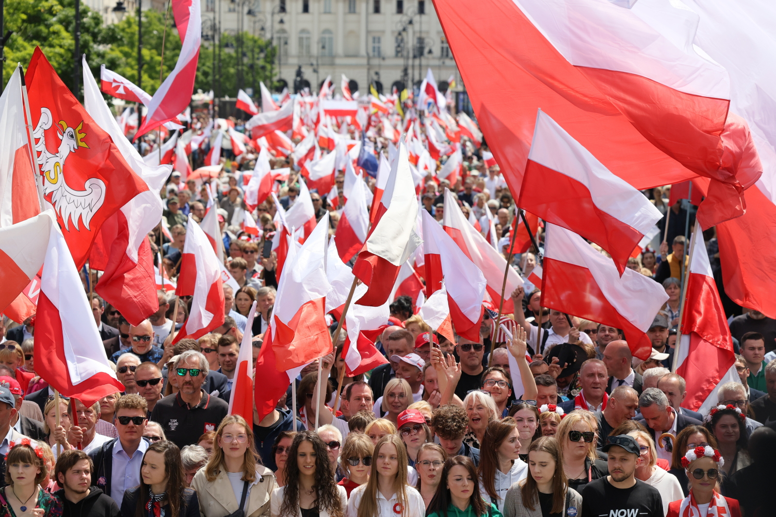 Marsz Nawrockiego wywołał 225 tys. interakcji w sieci - Marsz Trzaskowskiego: 210 tys.