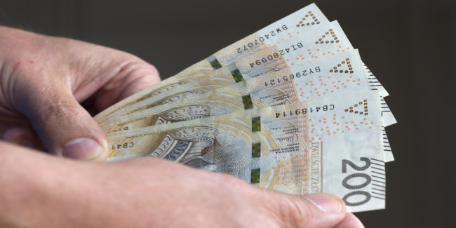 Rząd podwyższy w 2026 r. płacę minimalną tylko o wskaźnik inflacji - przedsiębiorcy chwalą takie rozwiązanie 