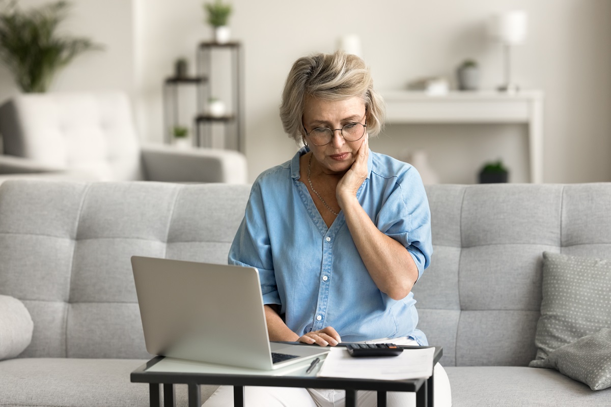 Co z MOPS dla osoby 60+ i 65+ w 2025 roku? [5 przykładów]