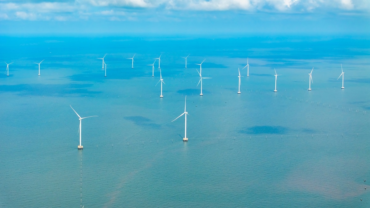 Potencjał 33 GW z wiatraków na polskim morzu. To 57% zapotrzebowania kraju na energię. Co dalej z farmami wiatrowymi w 2026 i 2027 r.