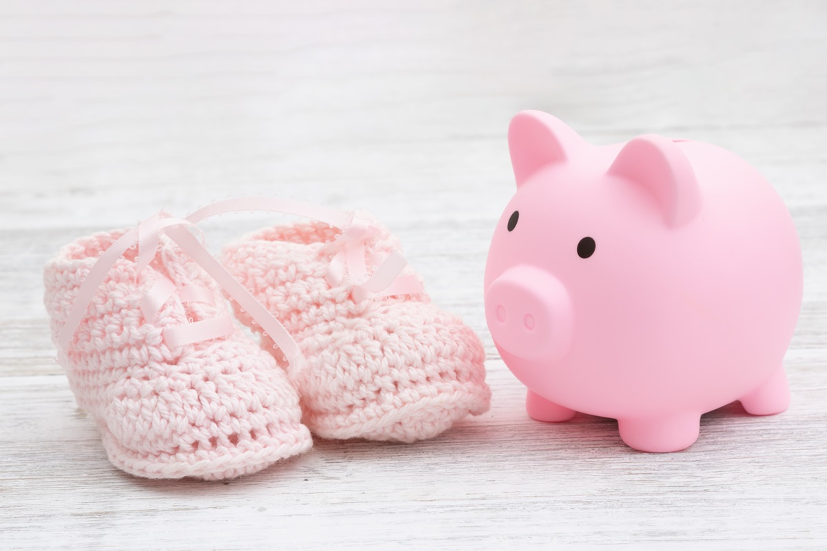 Świadczenia po urodzeniu dziecka w 2026 r. Co przysługuje rodzicom? [LISTA]