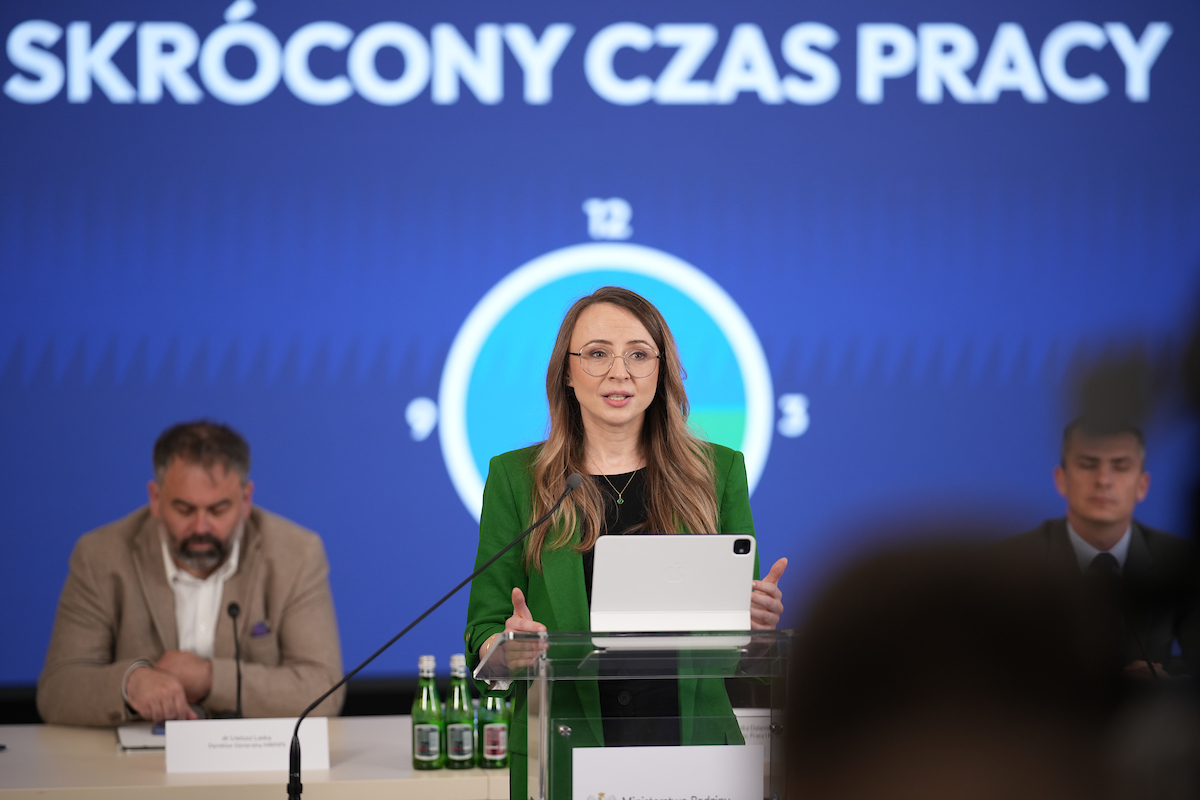 MRPiPS: Pilotaż skróconego czasu pracy 2025 – nabór wniosków od 14 sierpnia 2025, do 1 mln zł dofinansowania [SZCZEGÓŁY, WAŻNE TERMINY]