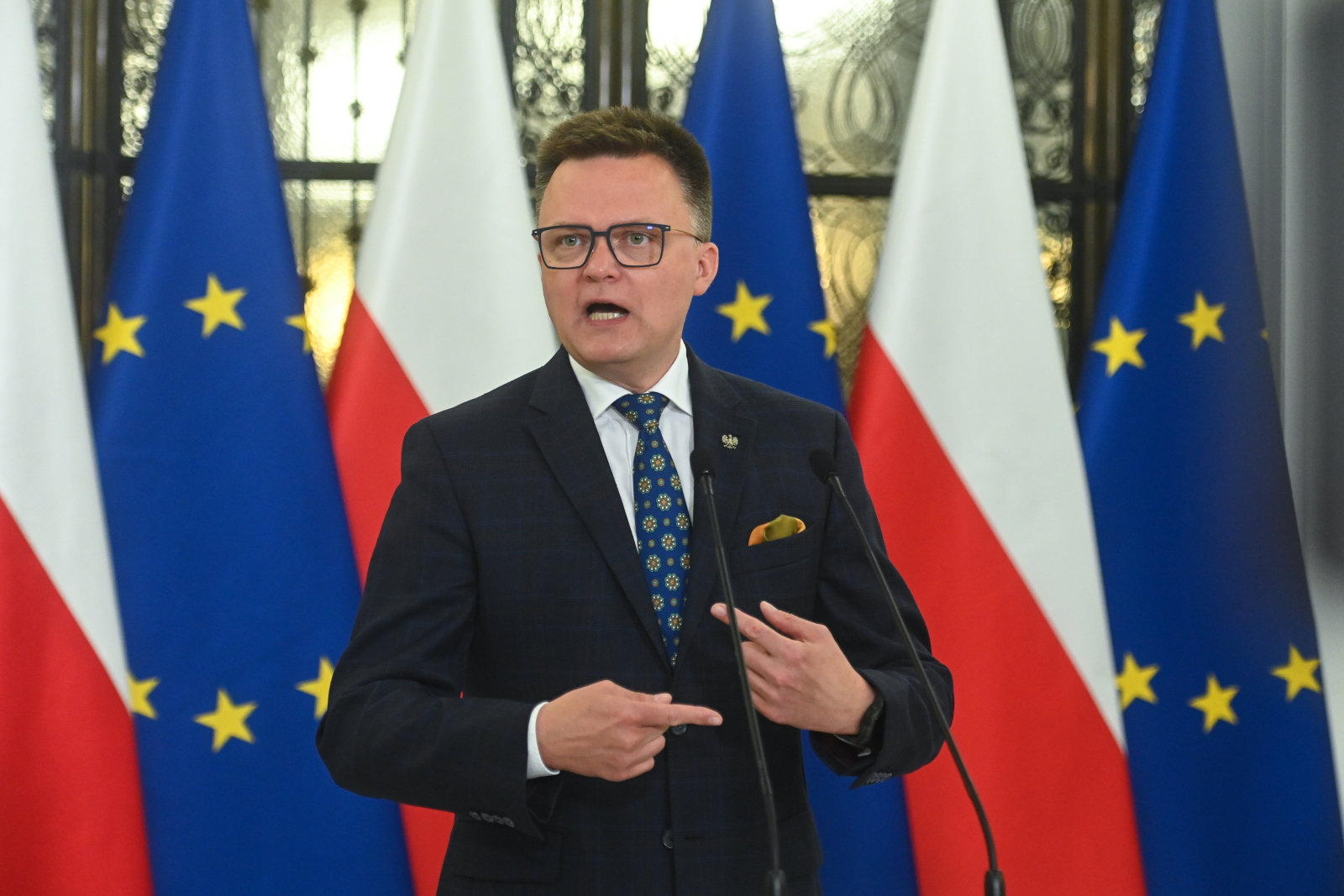 Hołownia chce badać posłów alkomatem. Projekt ustawy po incydentach w Sejmie